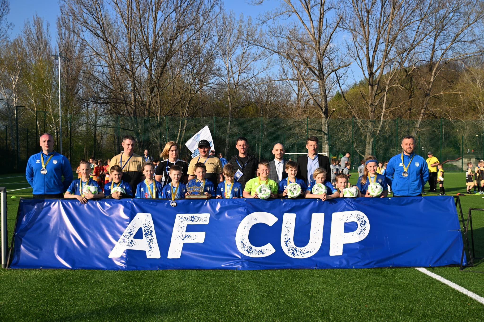 Zaowodnicy, organizatorzy i goście na turnieju AF CUP