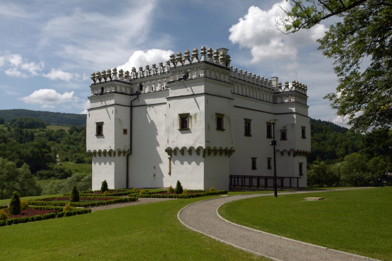 Widok na kasztel w Szymbarku.