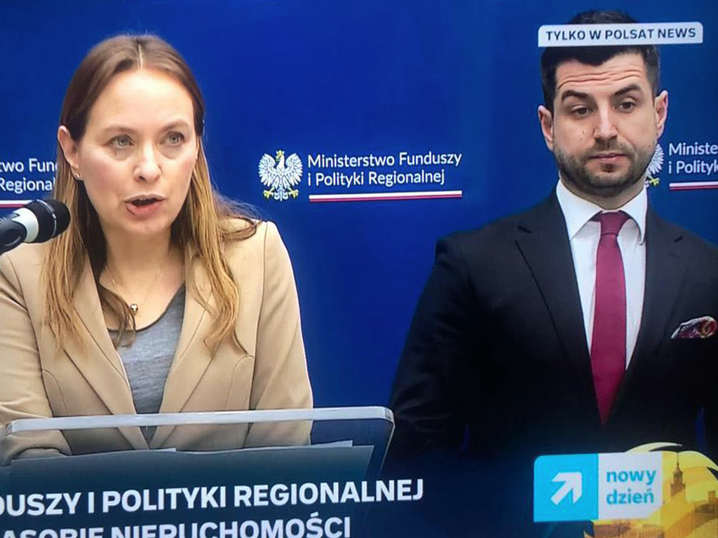 Łukasz Bałajewicz i Minister funduszy i polityki regionalnej Katarzyna Pełczyńska-Nałęcz podczas konferencji prasowej