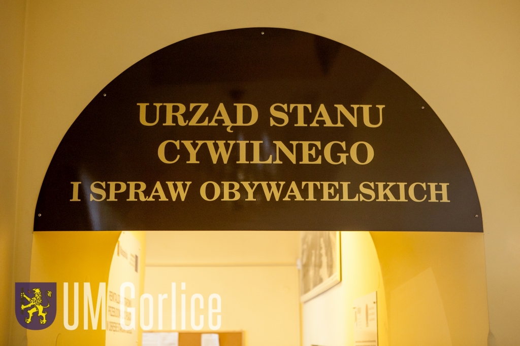 Baner z napisem Urząd Stanu Cywilnego i Spraw Obywatelskich.