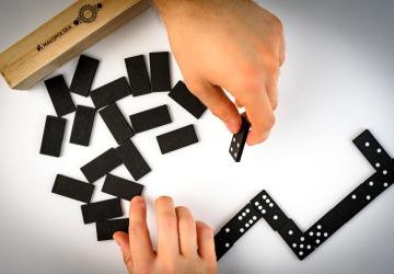Domino i logo Małopolski.