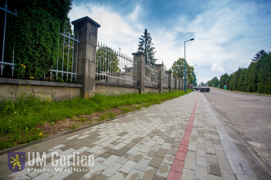 Nowy chodnik na ulicy Cmentarnej