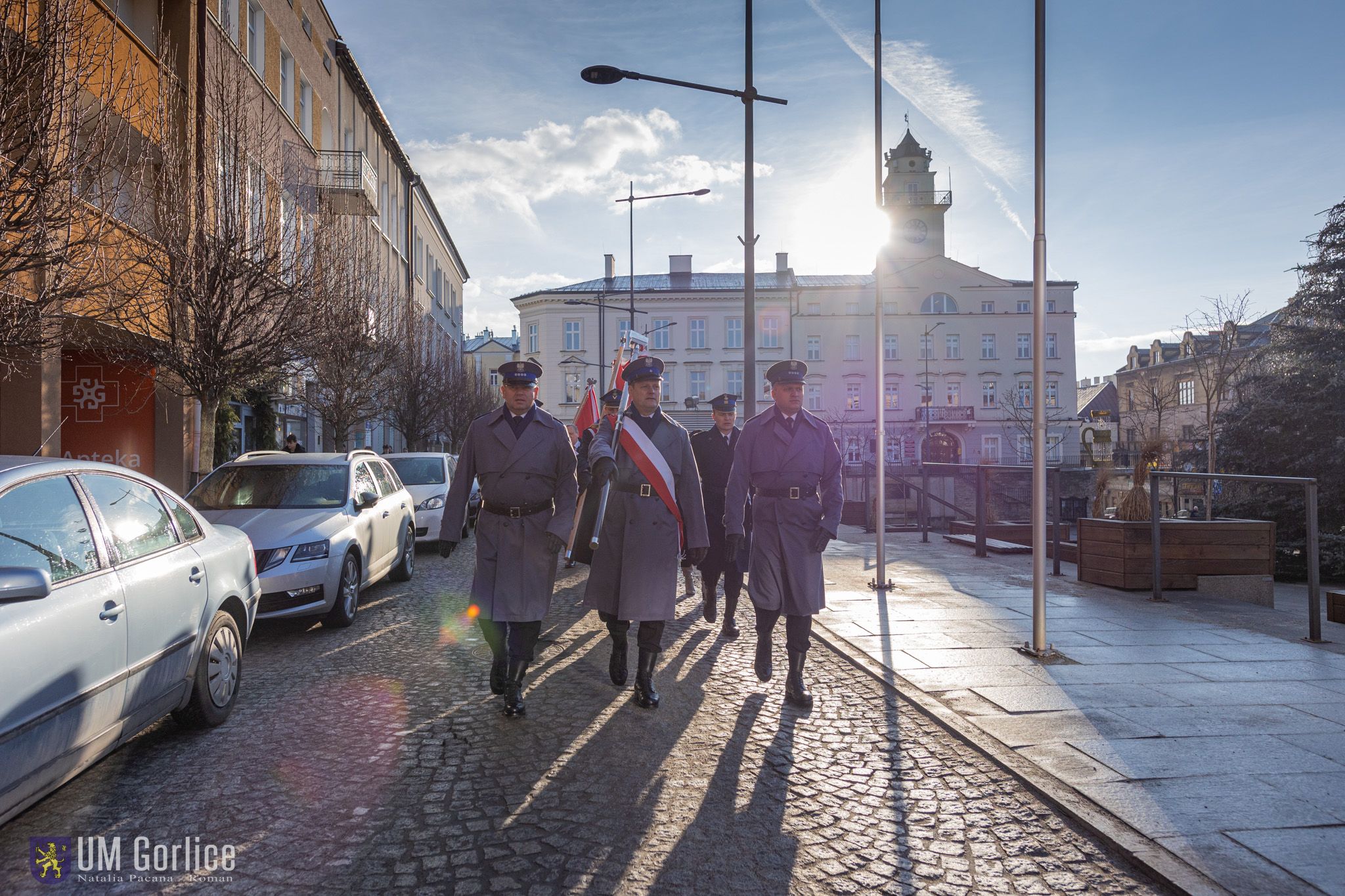 Pochód przechodzi przez gorlicki Rynek.