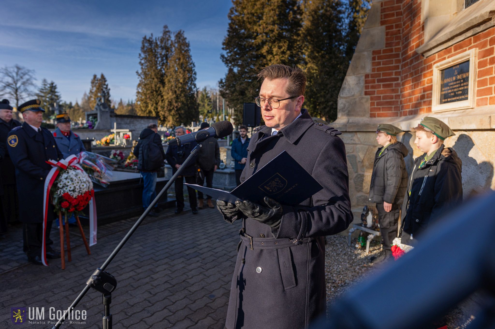 Przemawia burmistrz Sebastian Puchajda.