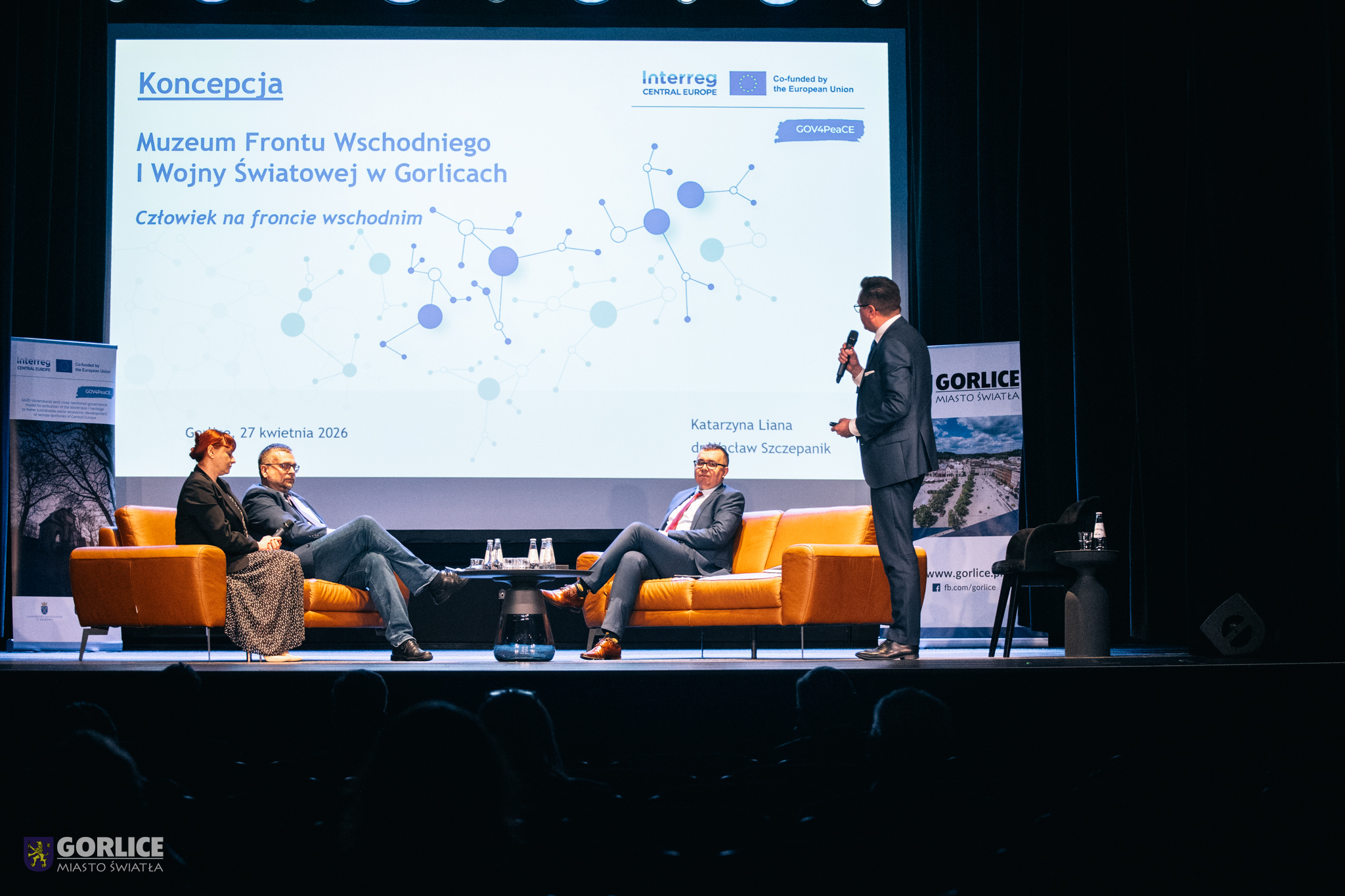 Członkowie rady Mzueum na scenie