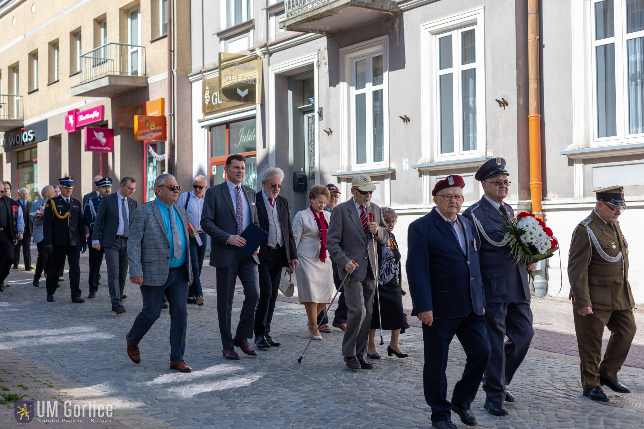 goście w pochodzie 1 majowym w Gorlicach