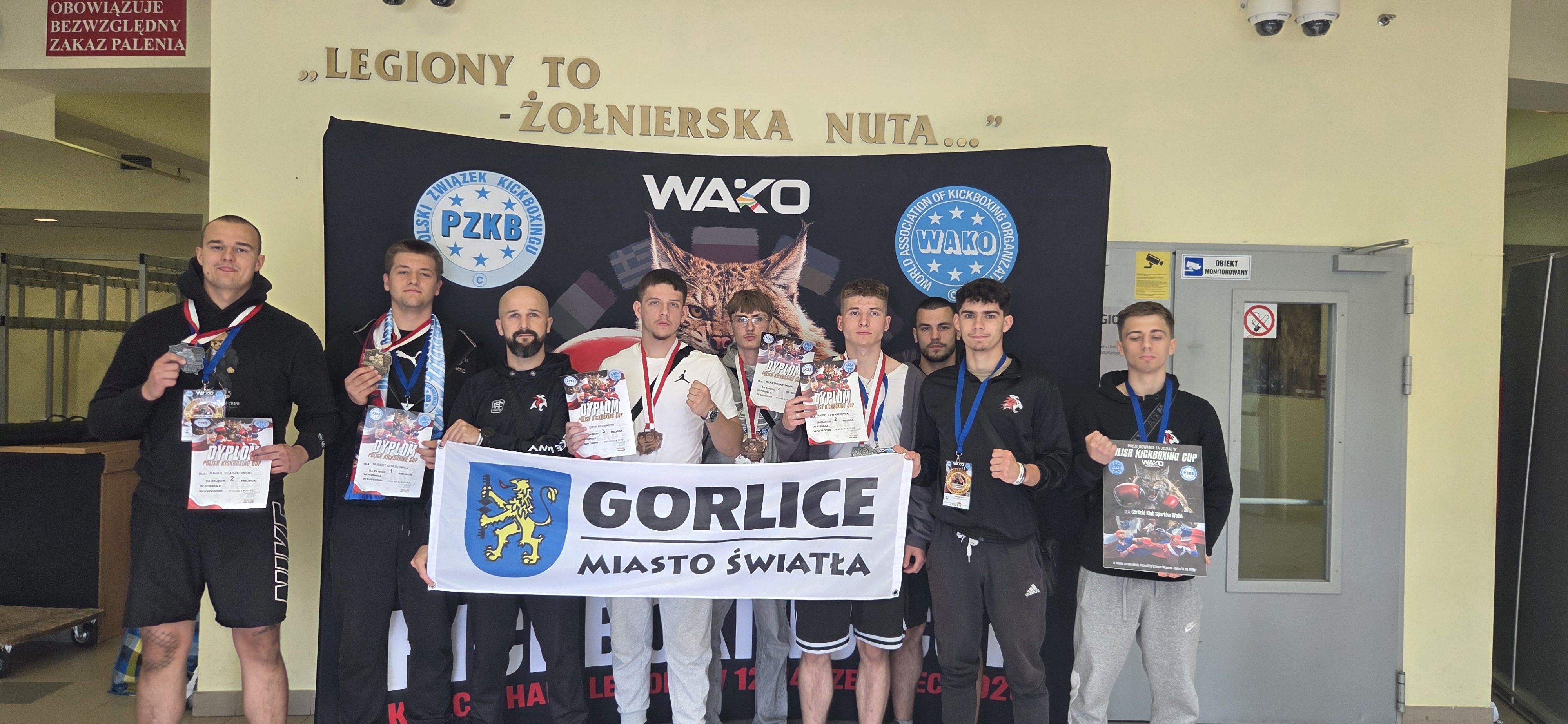 Zawodnicy na podium.