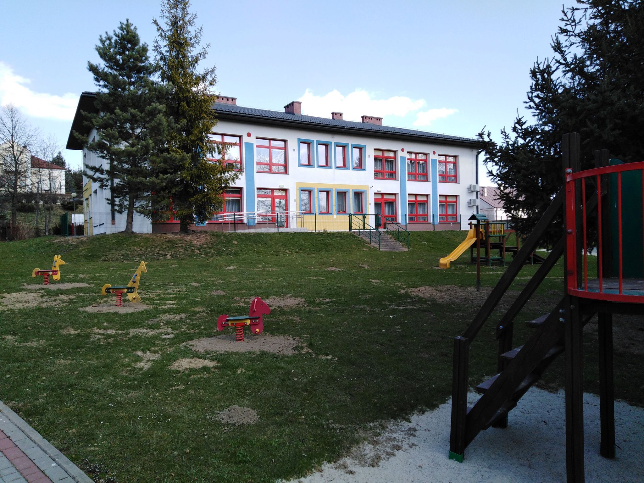 Przedszkole nr 5, widok od strony placu zabaw