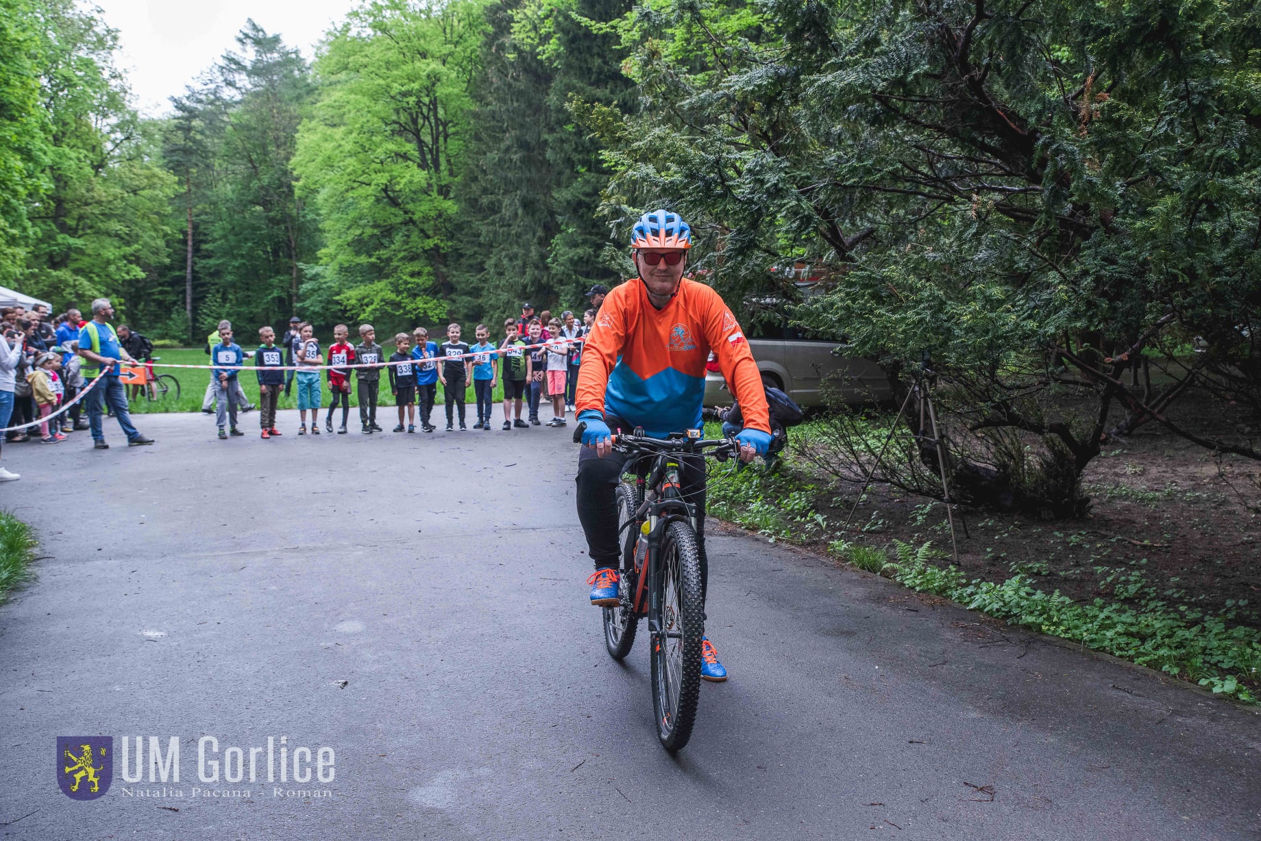 Uczestnicy biegu na linii startu