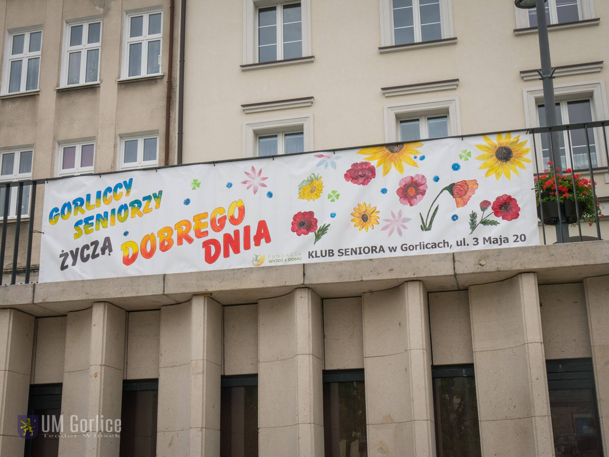 Baner wykonany przez członków klubu seniora