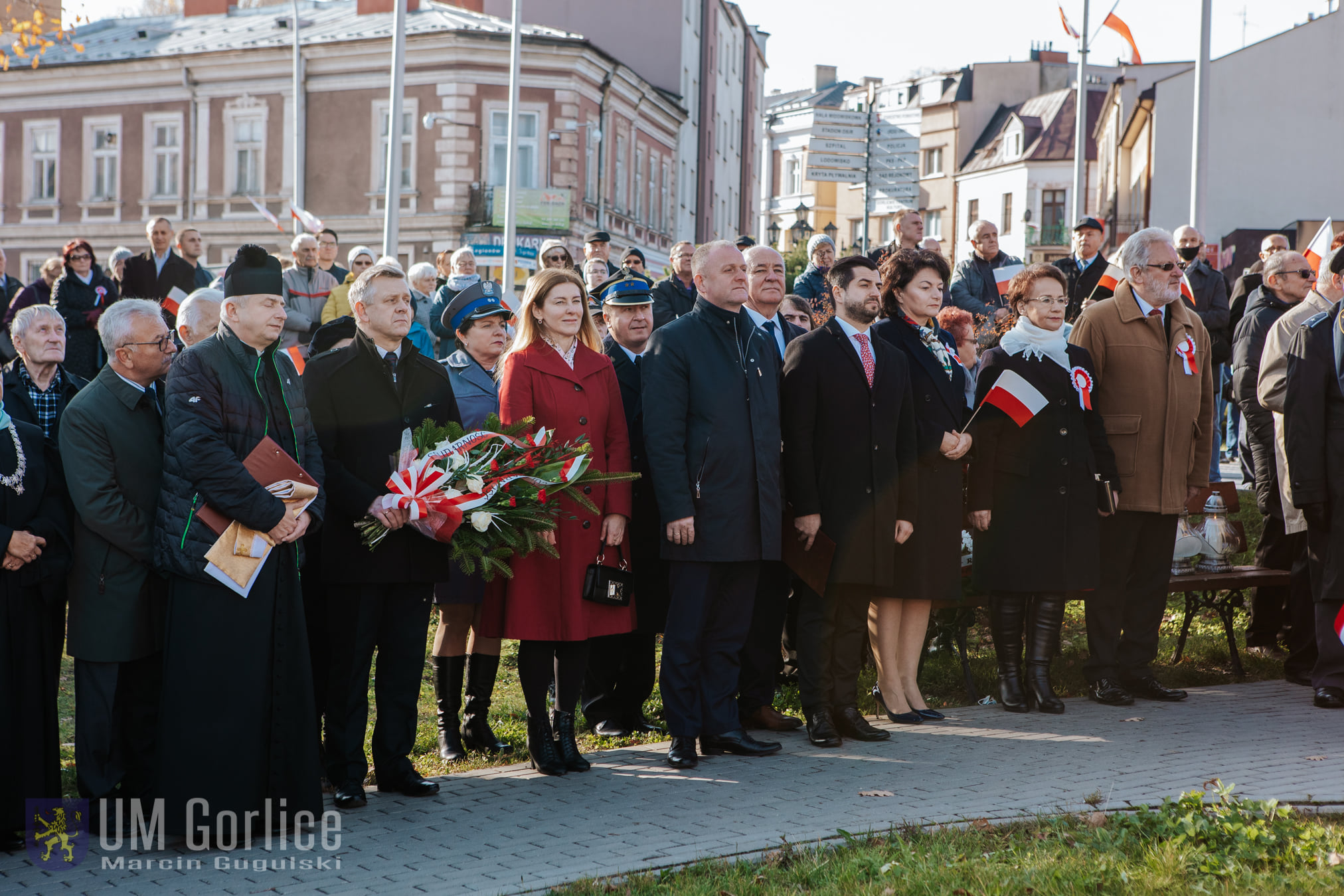 Zgromadzeni goście pod Pomnikiem Niepodległosci w Czasie obchodów Narodowego Święta Niepodległości