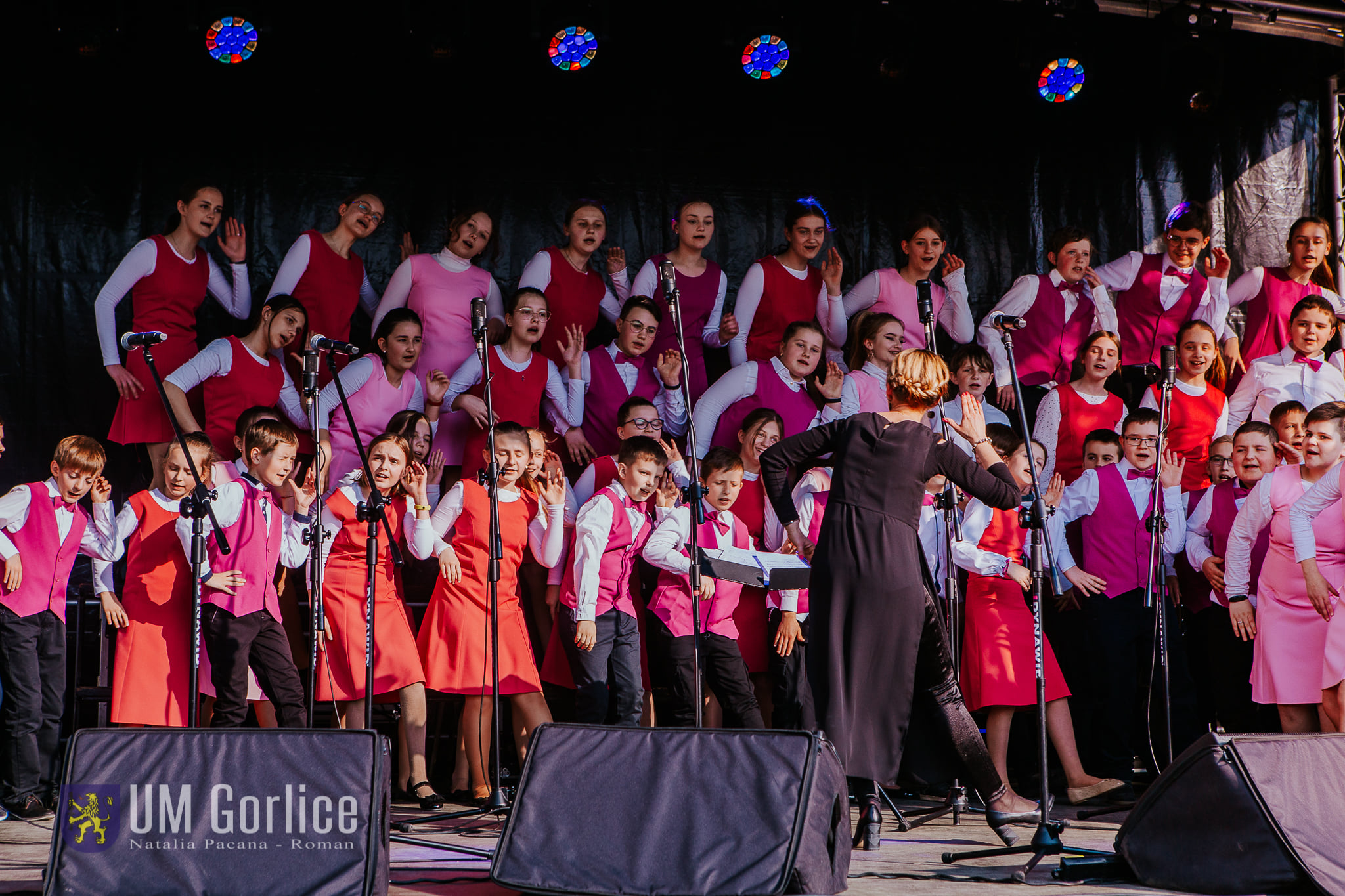 Uczniowie Szkoły Muzycznej w Gorlicach podczas koncertu "Solidarni z Ukrainą"