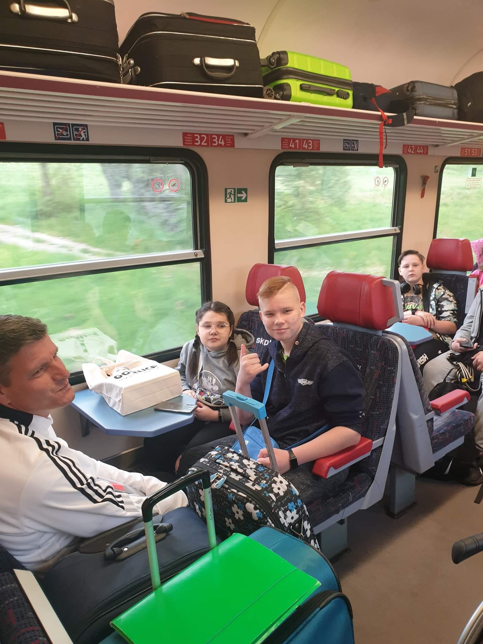 Podopieczni "Sprawnych smoków" podczas podróży na Turniej Marzeń Jaguar Kids do Gdańska