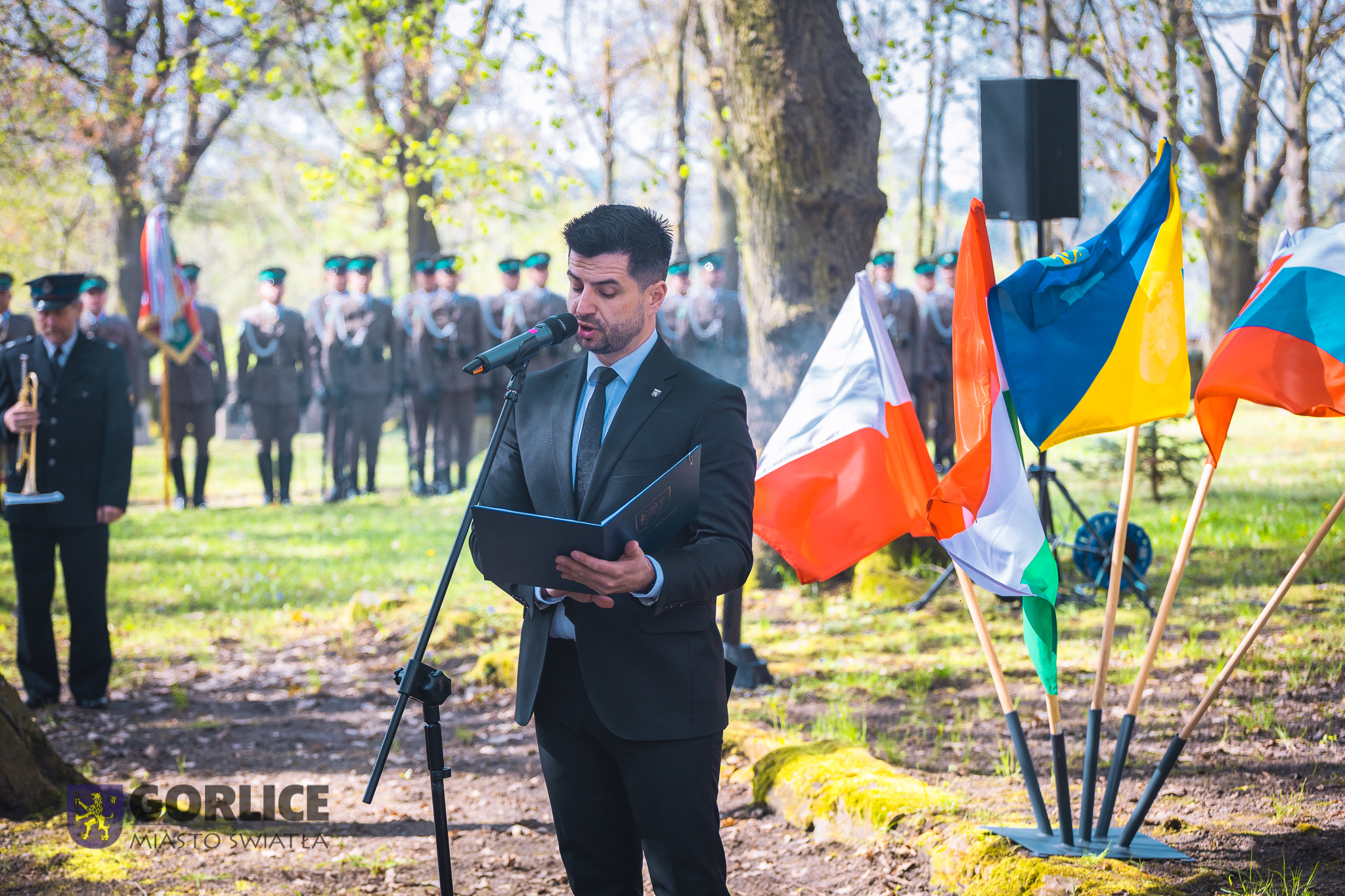 Zastępca Burmistrza Łukasz Bałajewicz prowadzący uroczystość