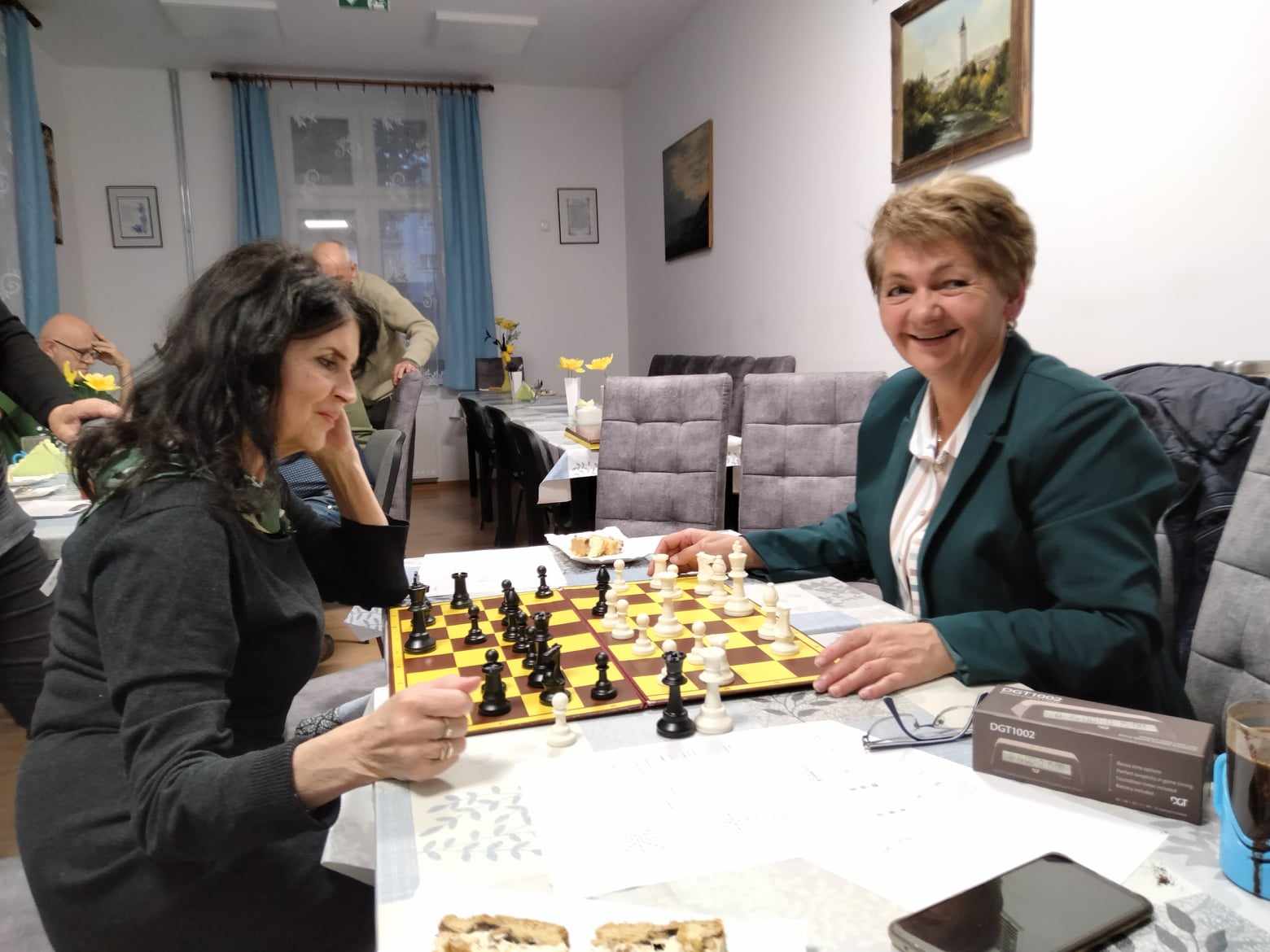 Członkowie Gorlickiego Klubu Abstynenta „Egida” grający w szachy 