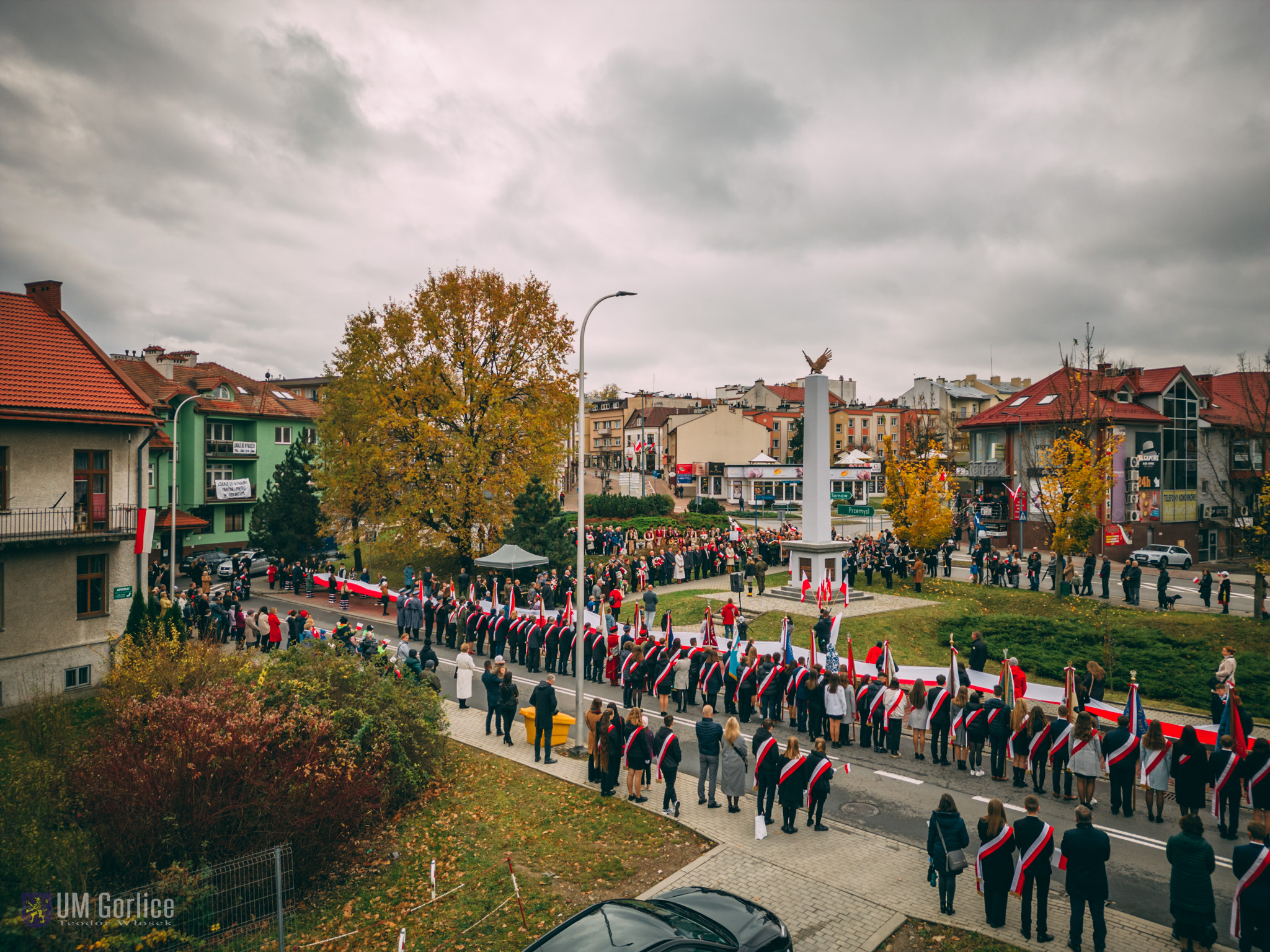 Zdjęcie z drona - uczestnicy uroczystości 