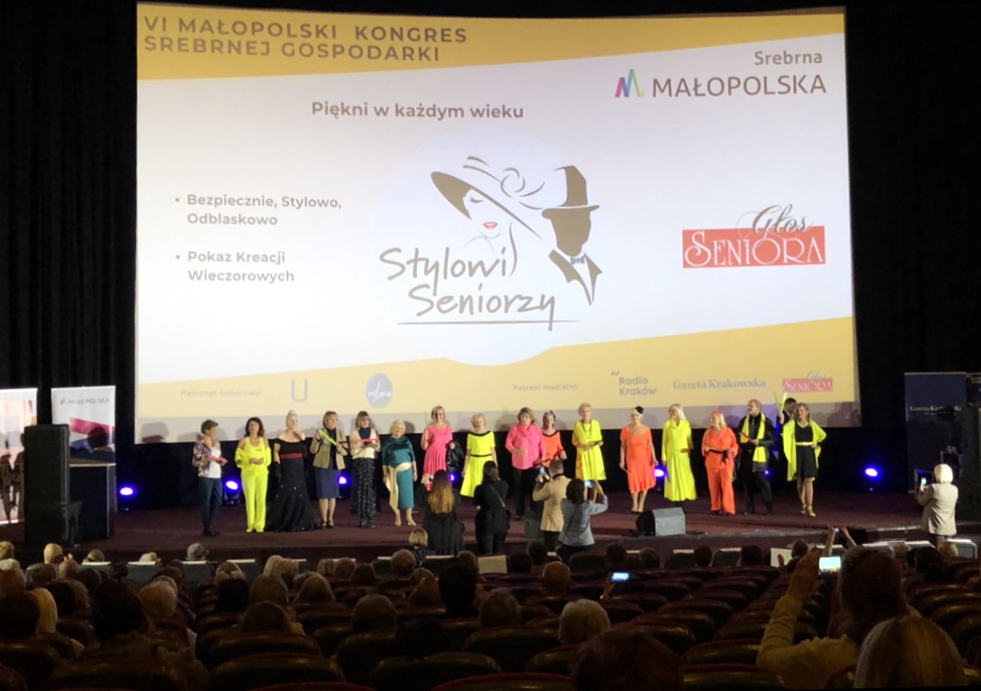 pokaz mody Głosu Seniora na VI Kongresie Srebrnej Gospodarki w Krakowie