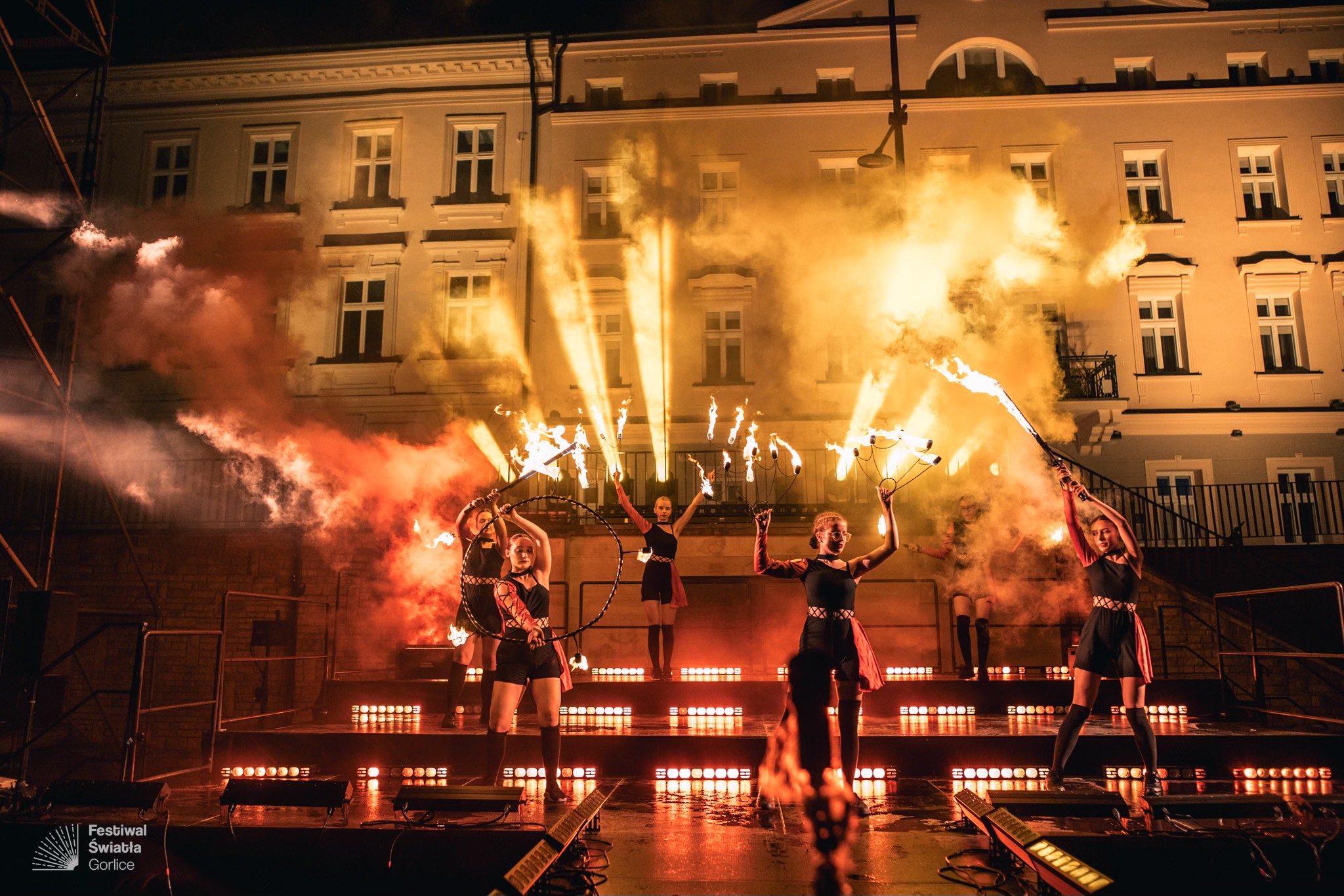 Występ Teatru Eksperymentalnego ERGO podczas Festiwalu Światła w Gorlicach