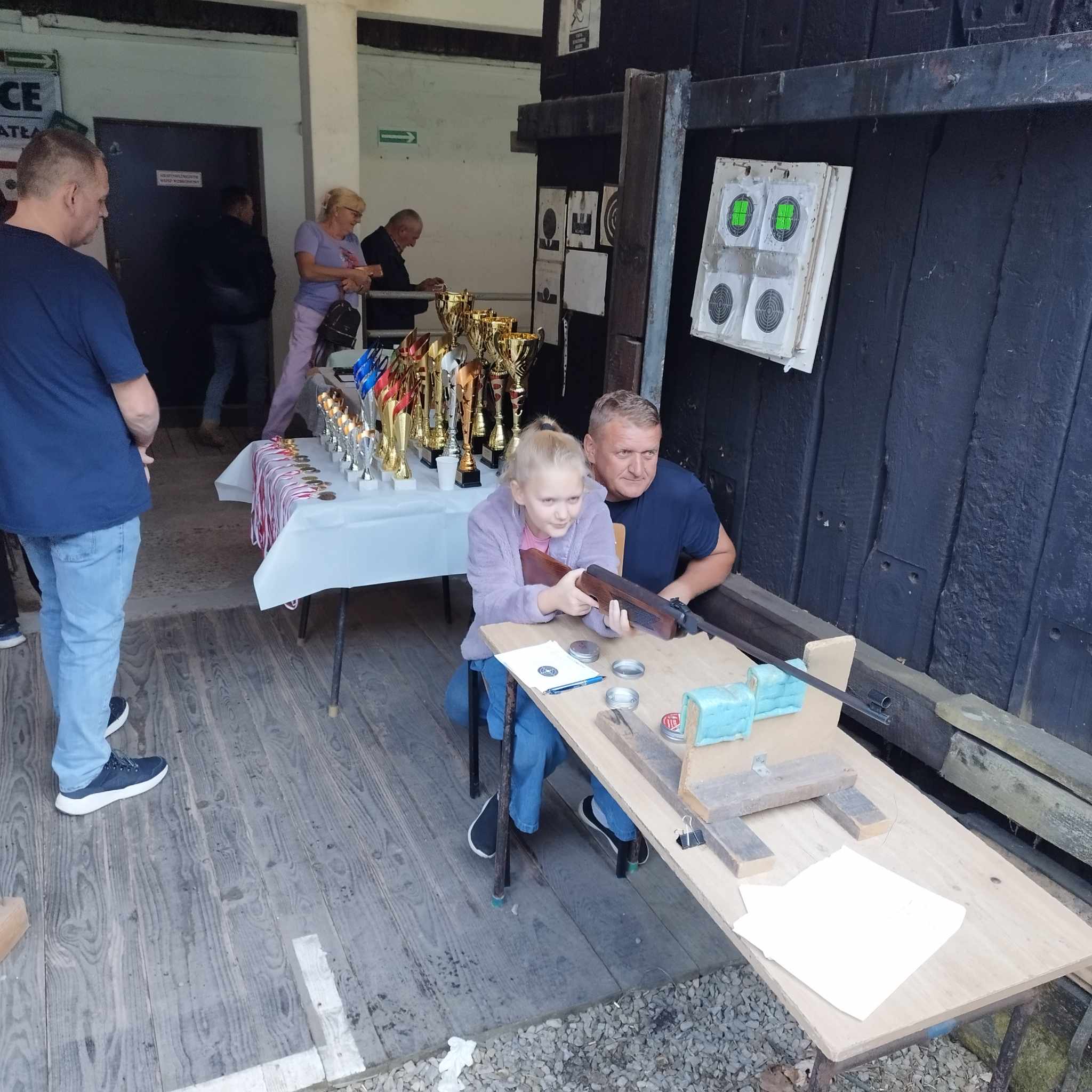 Zawodniczka w kategorii juniorów podczas strzelania