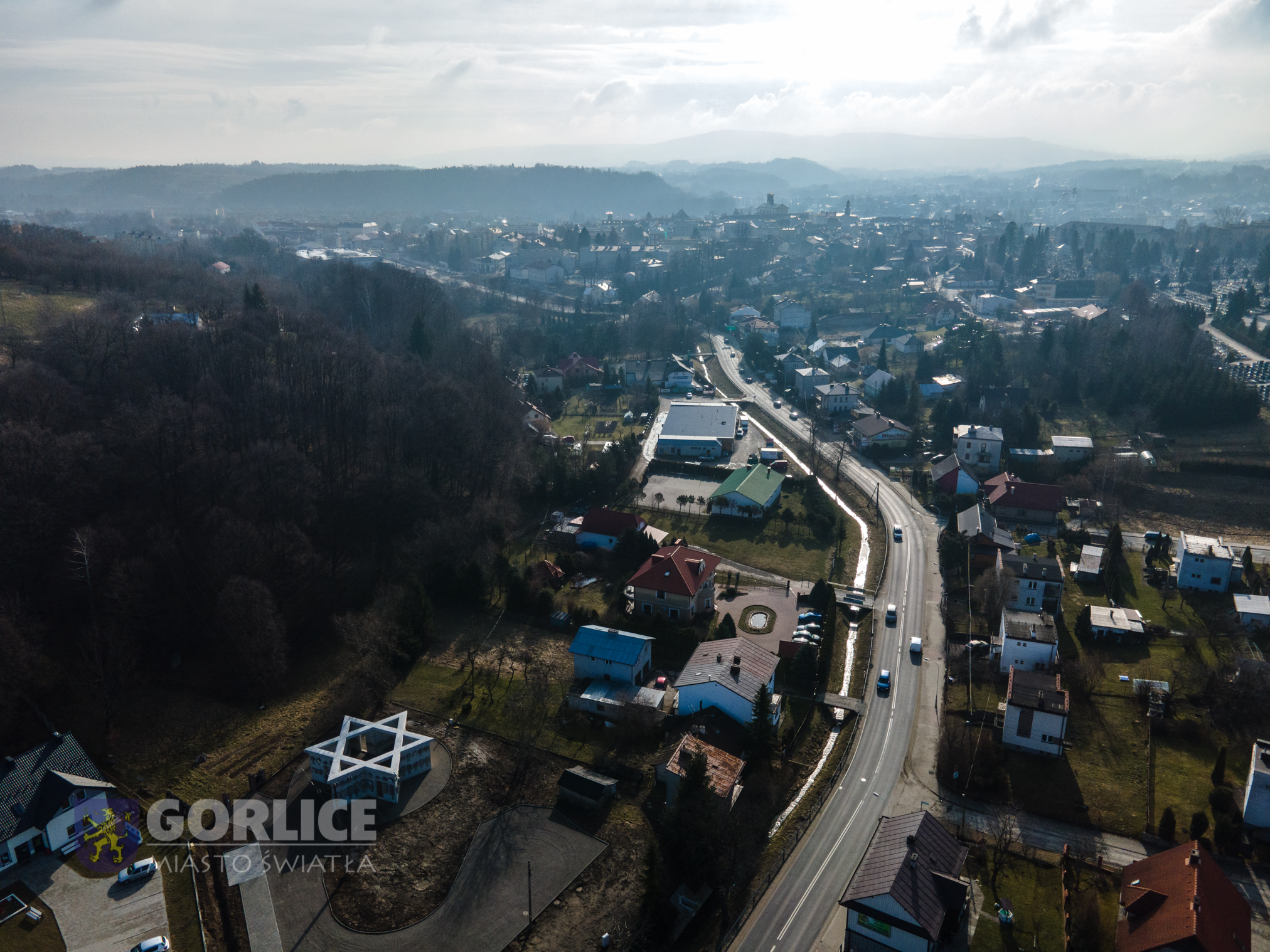 Sidur Przechodniów - widok z drona, w kierunku miasta 