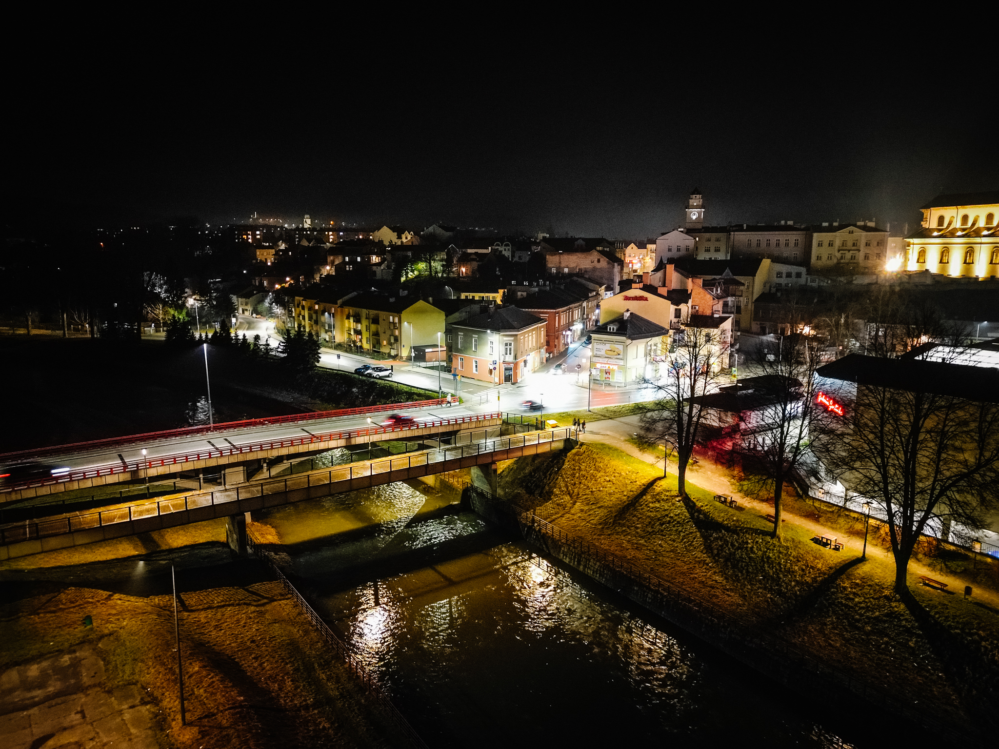 Gorlice z lotu ptaka nocą