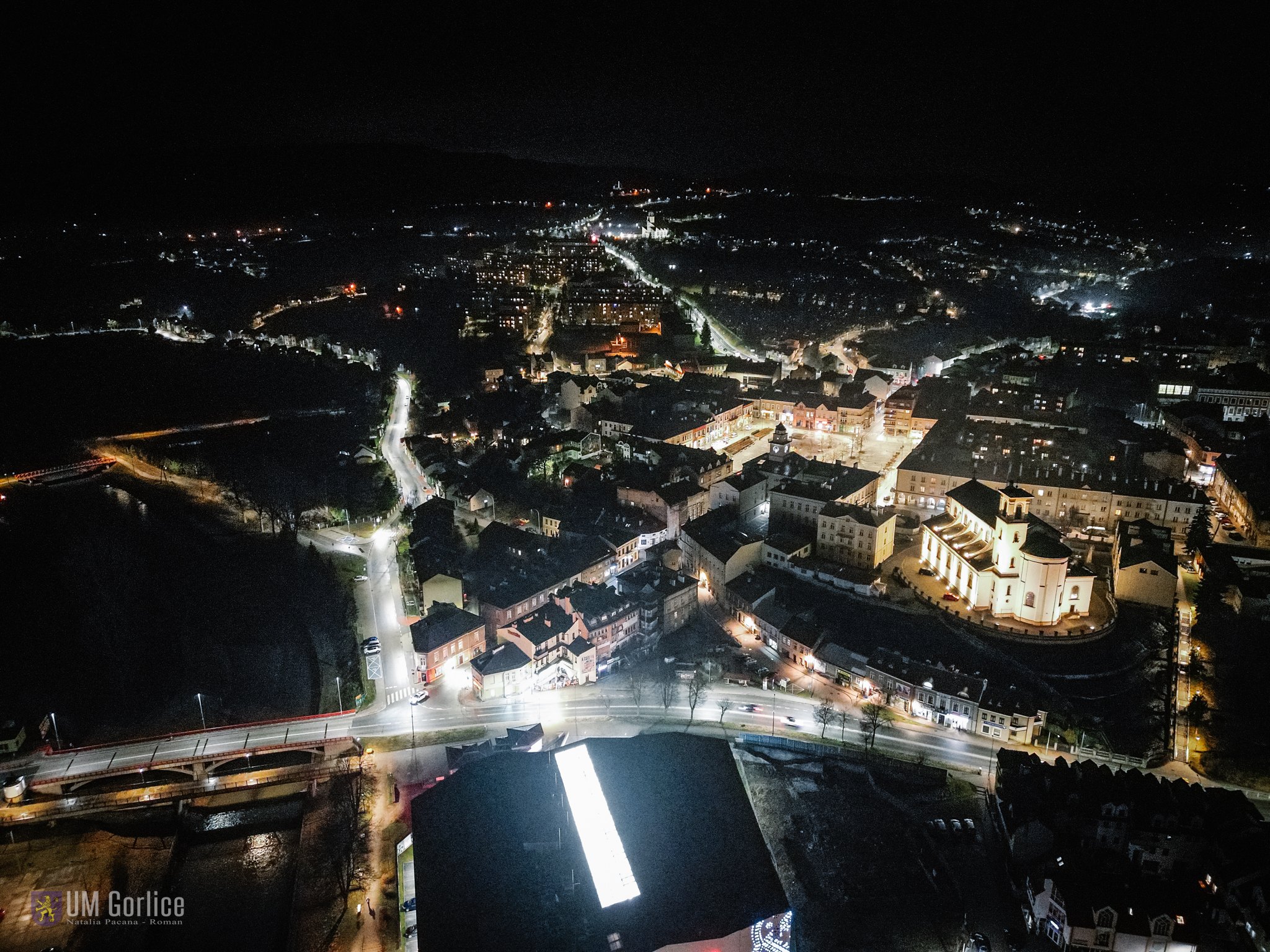 Widok na oświetlone Gorlice