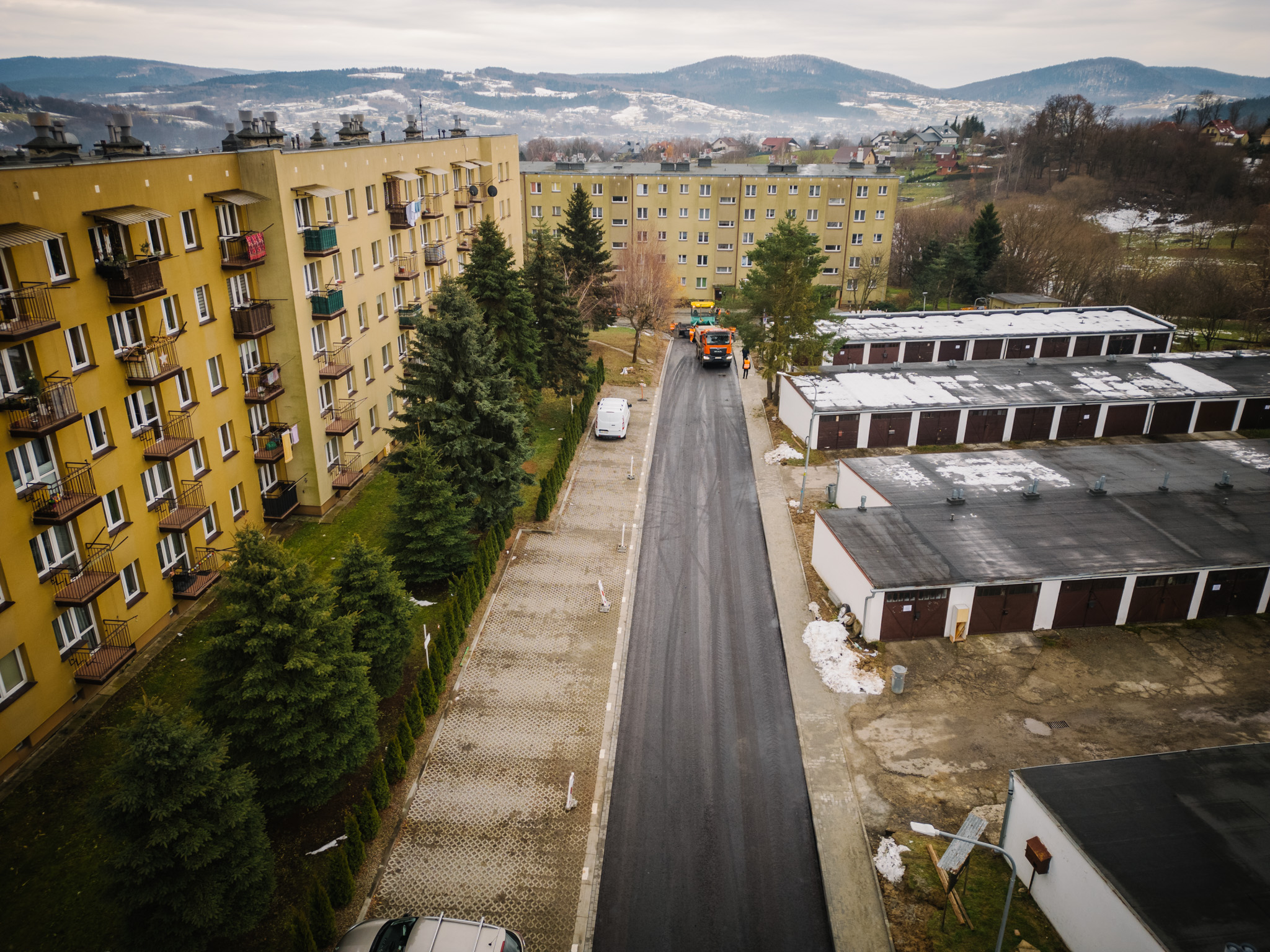 Ulica Słoneczna z nowym asfaltem