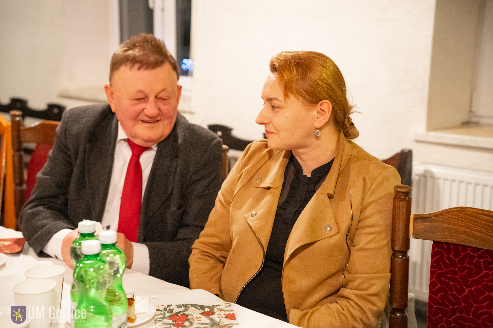Członkowie PTTK na spotkaniu wigilijnym.