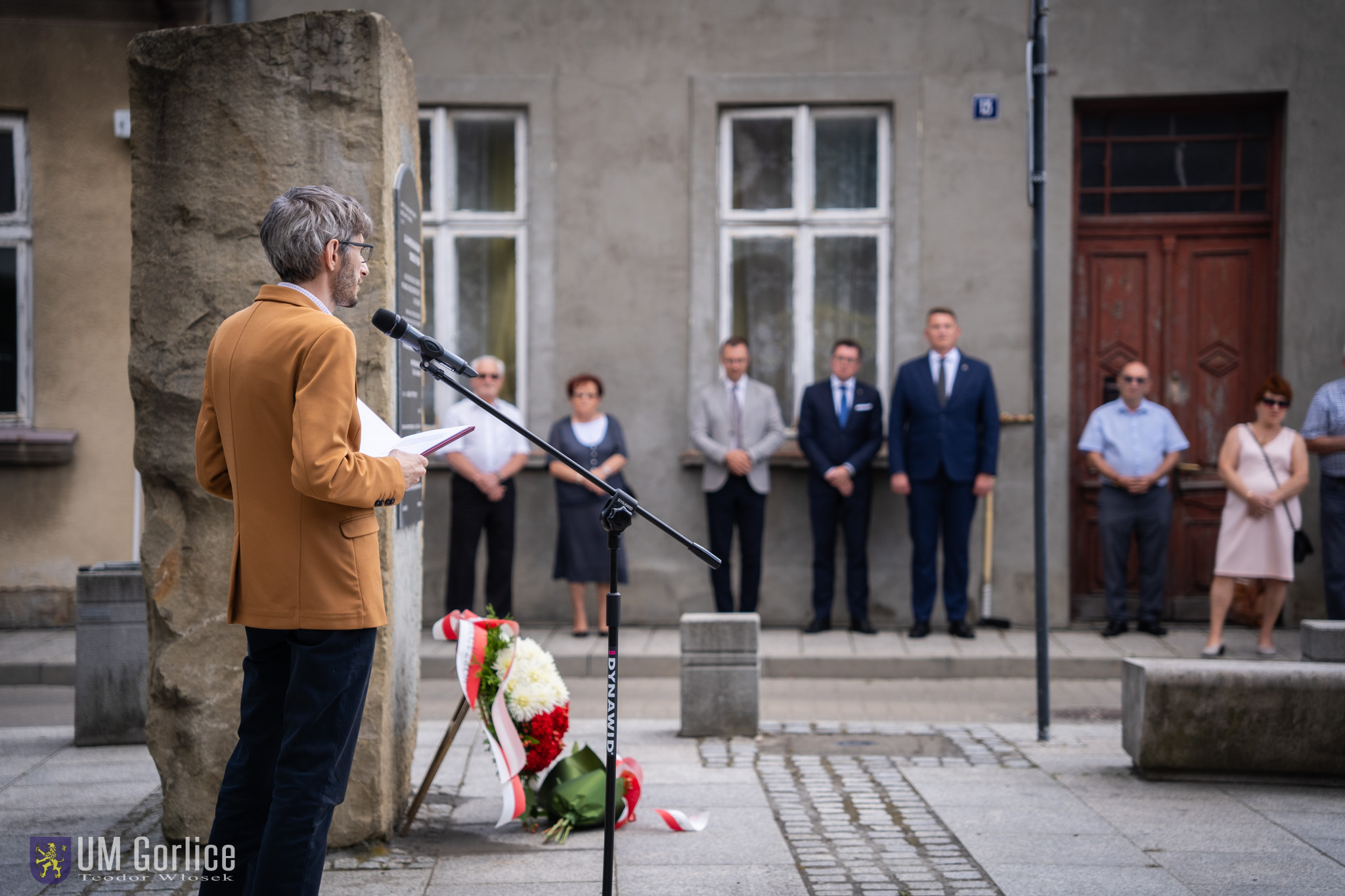 Uroczystość pod pomnikiem