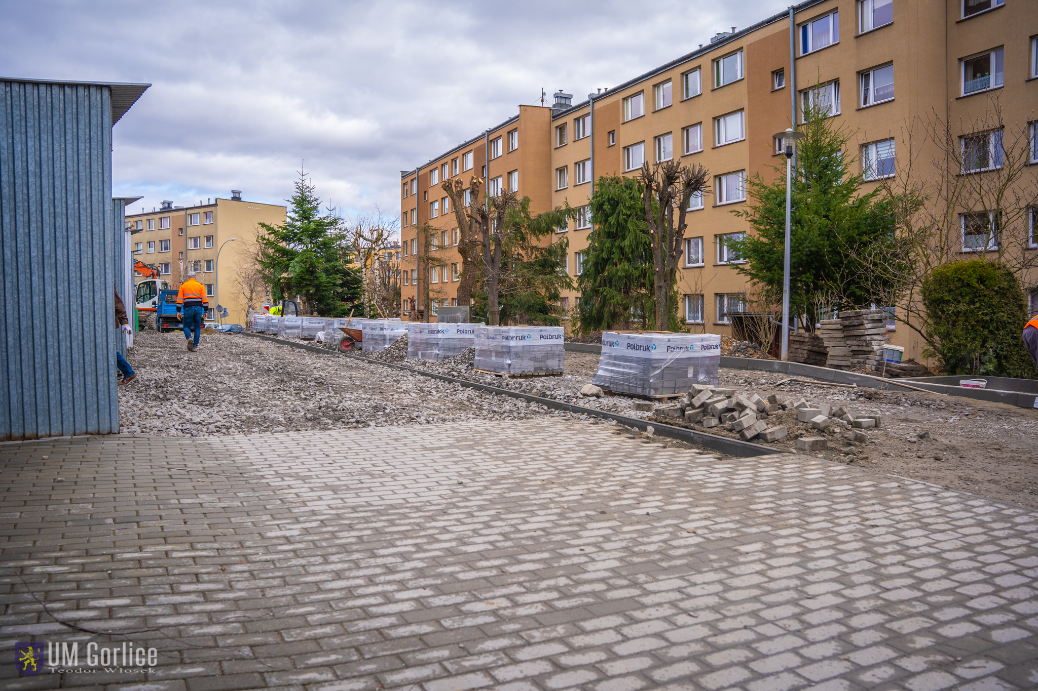 Prace związane z remontem drogi przy Hallera 22 w Gorlicach