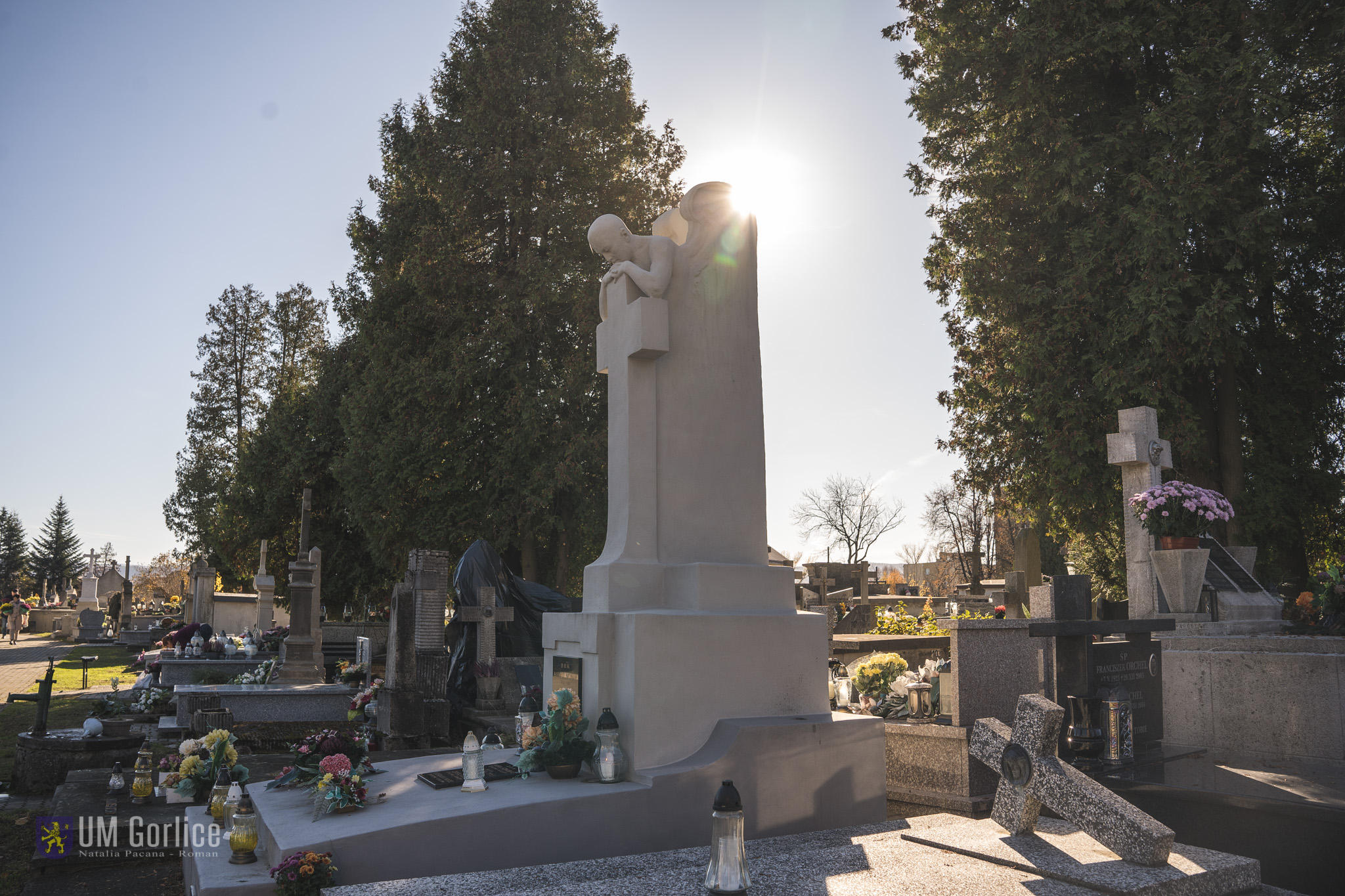 Cmentarz parafialny.