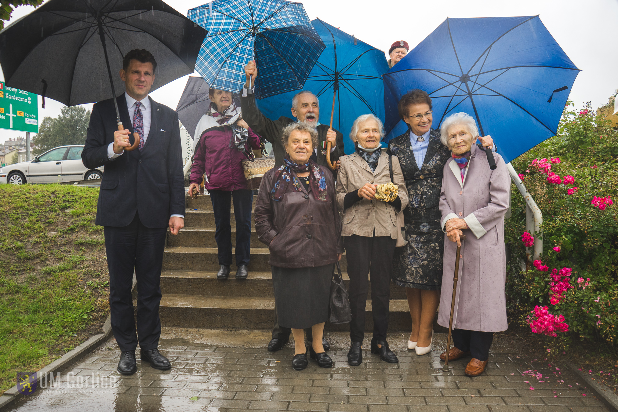 Pod obeliskiem, zdjęcie grupowe