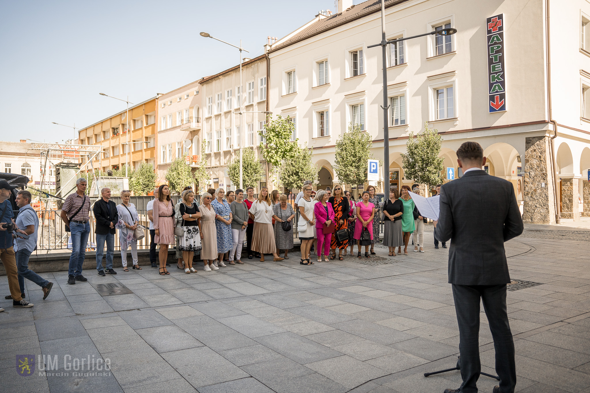 Goście na uroczystości upamiętniająca działalność edukacyjną oraz patronkę byłej Szkoły Podstawowej nr 2 – Urszulę Gruszczyńską-Hermachową