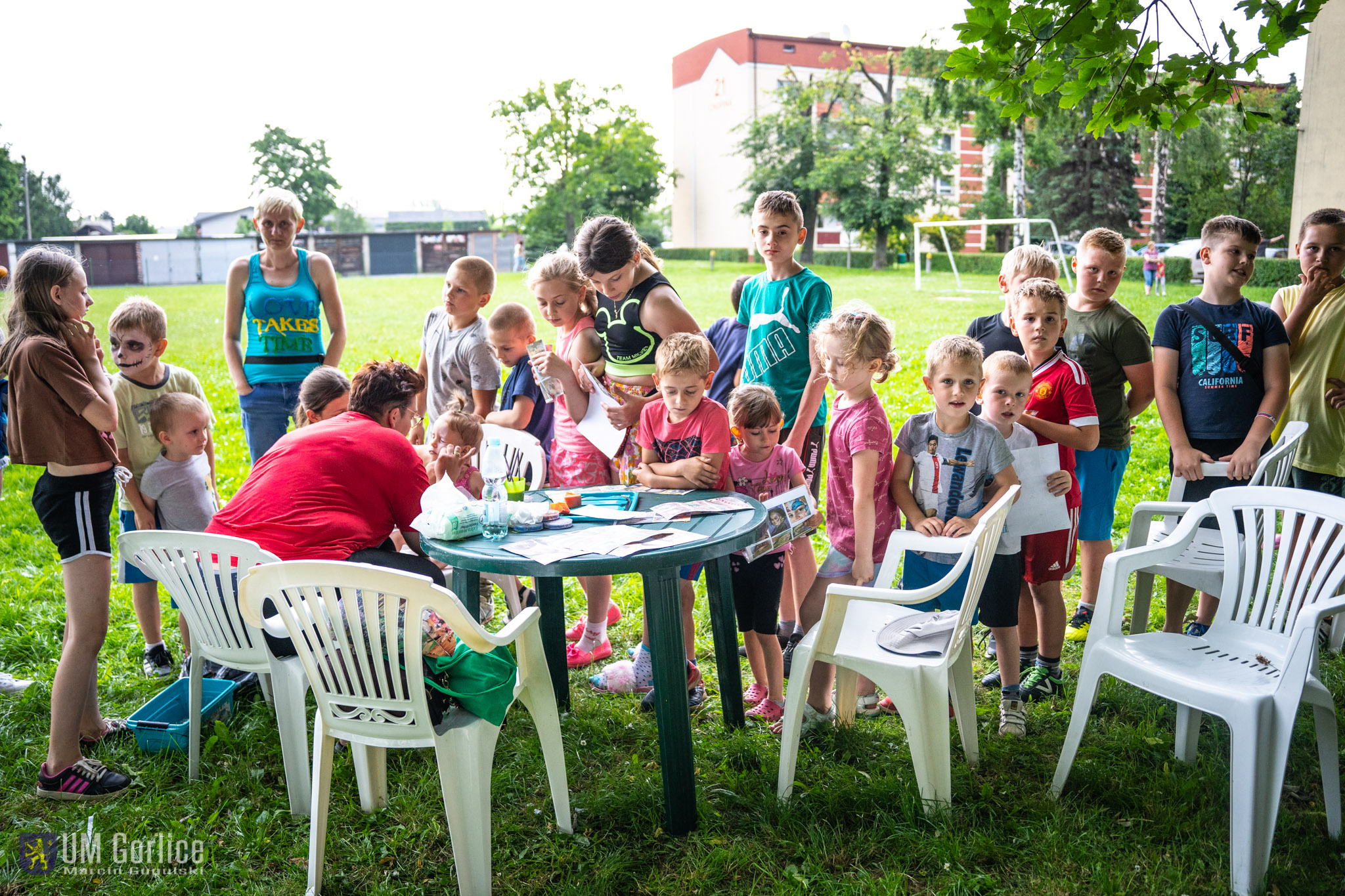 malowanie twarzy na pikniku z okazji Dnia Dziecka na Osiedlu nr 4