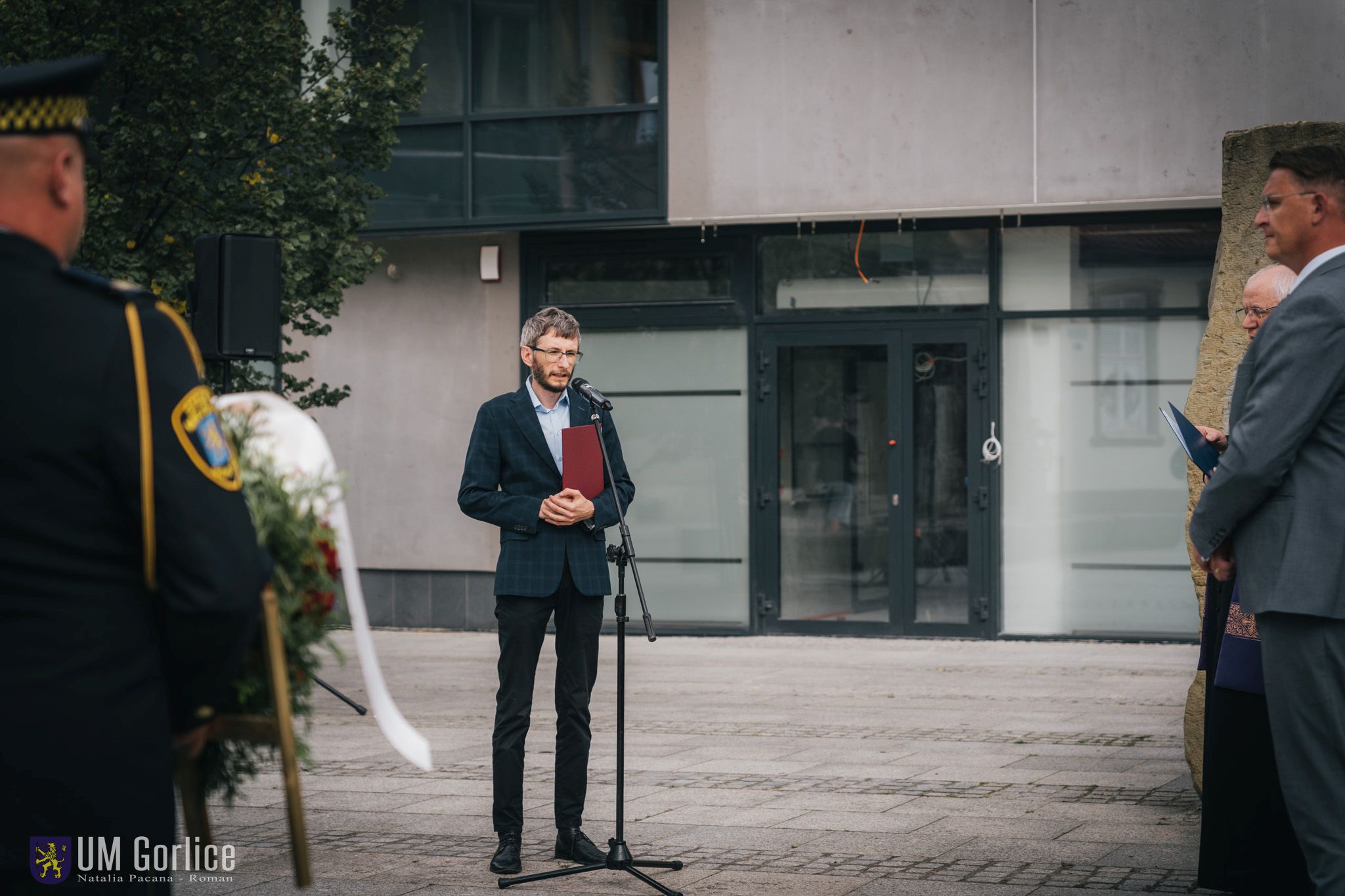 Prowadzi Łukasz Połomski.