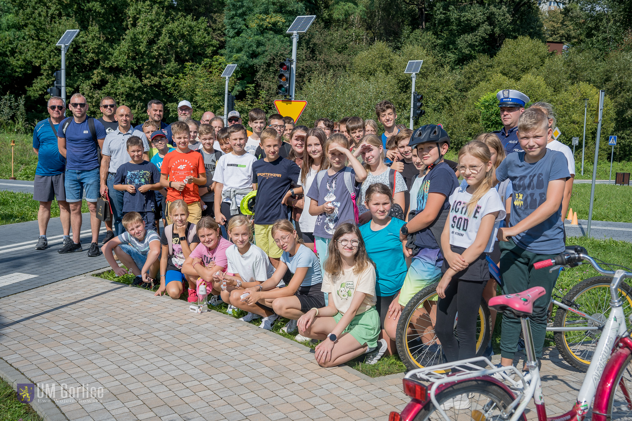 Uczestnicy zawodów rowerowych "ZMobilizowani"