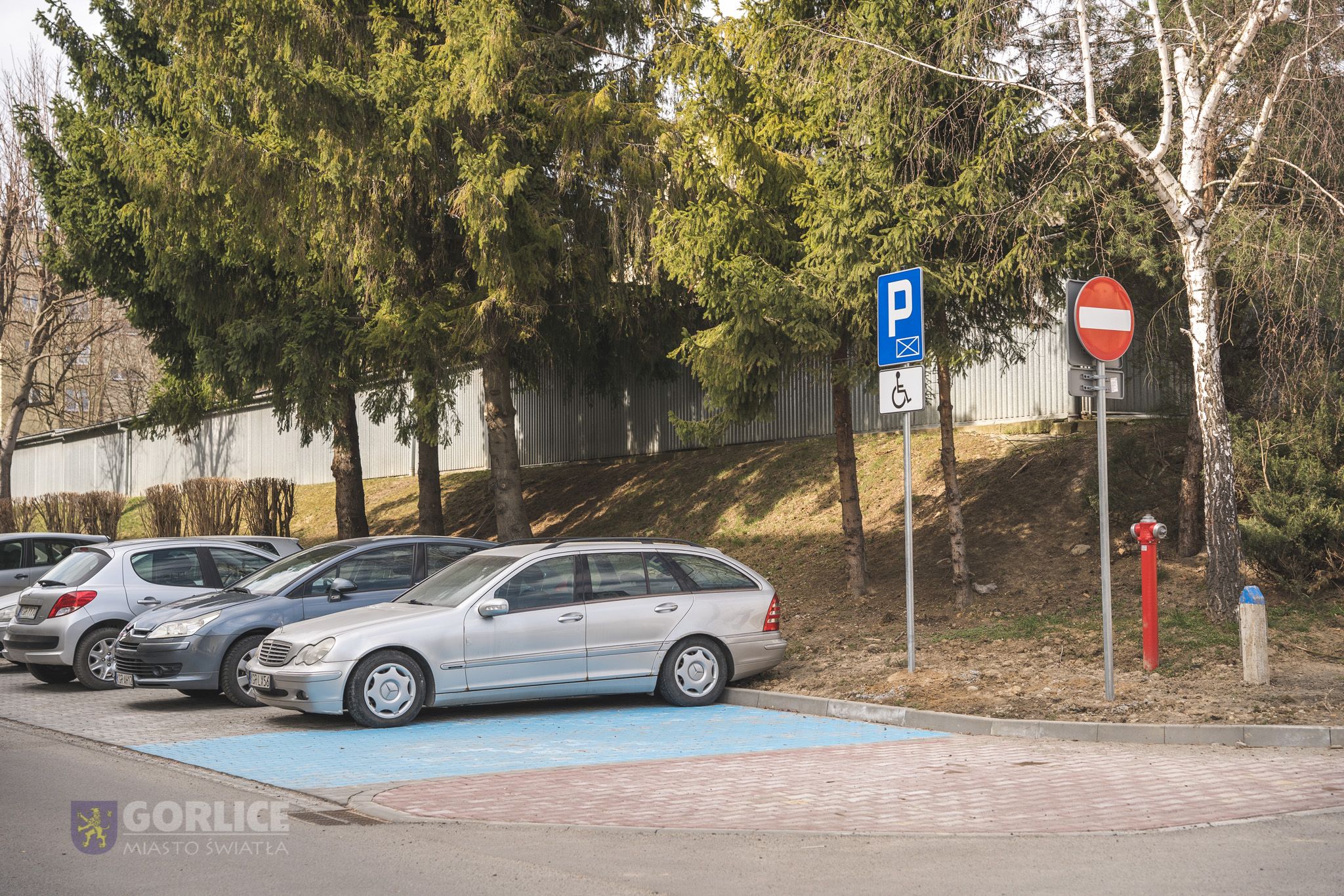Parking przy ul. Krakowskiej.