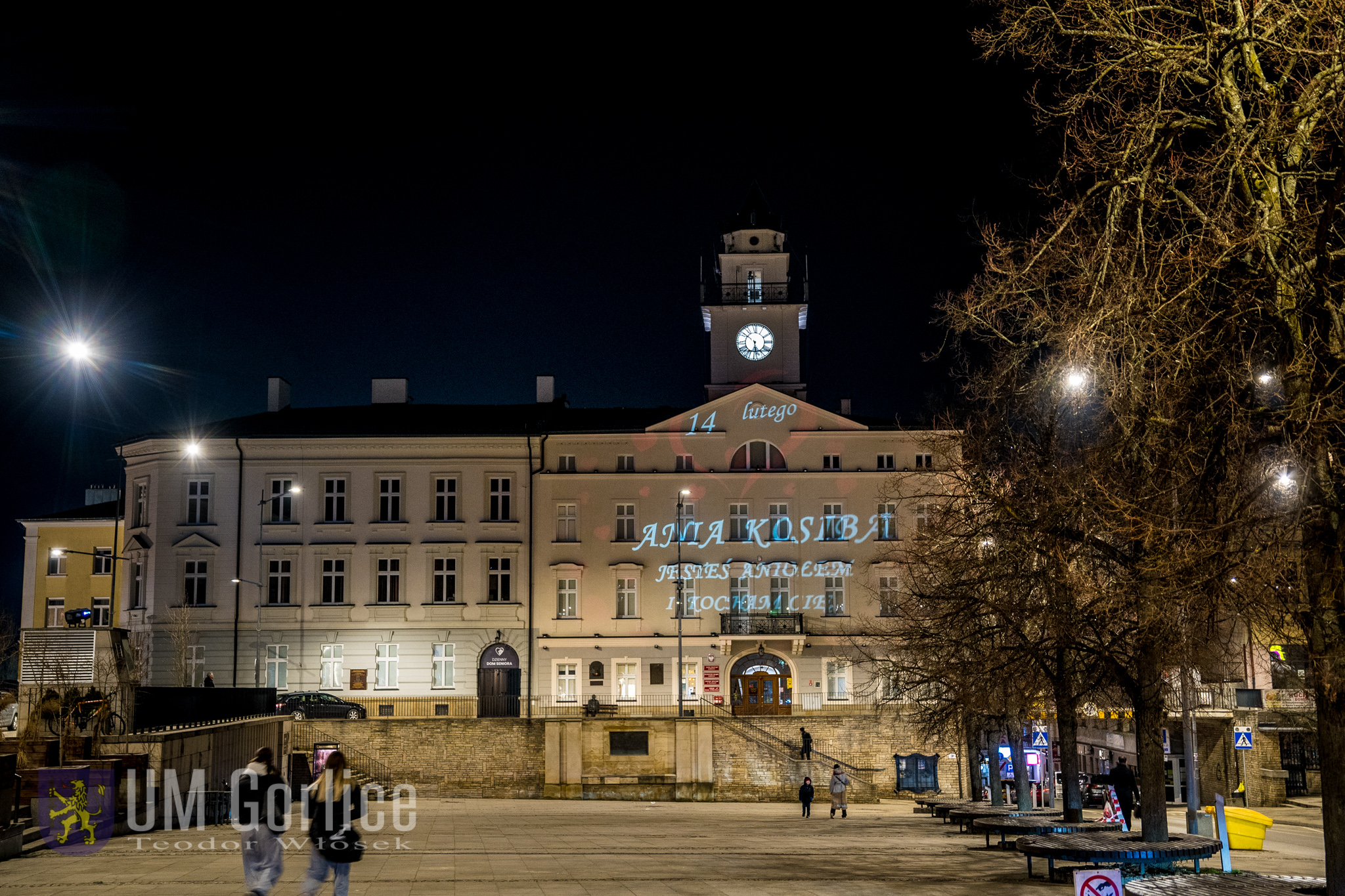 Świetlny napis na Ratuszu 