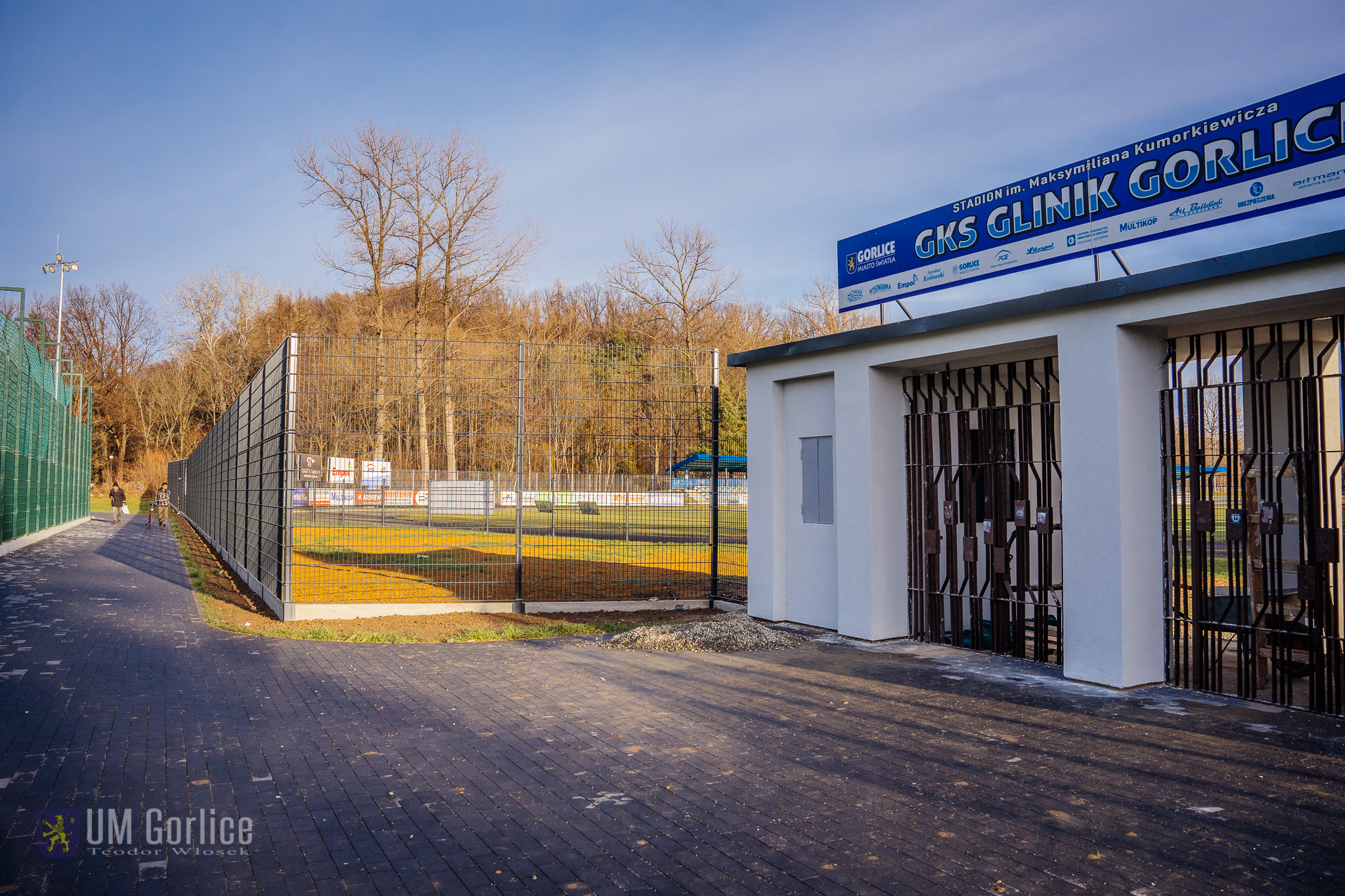 ogordzenie stadionu, brama dolna