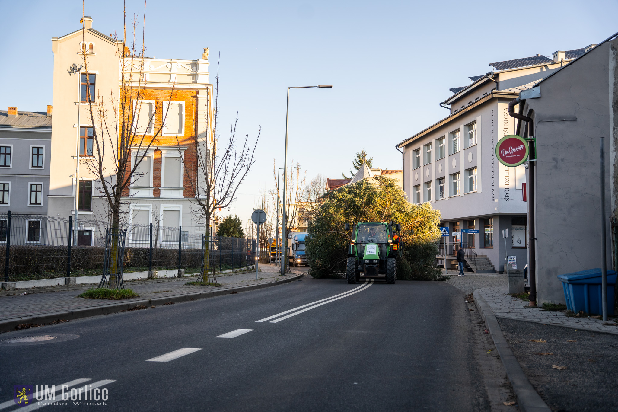 Transport drzewka przez Gorlice
