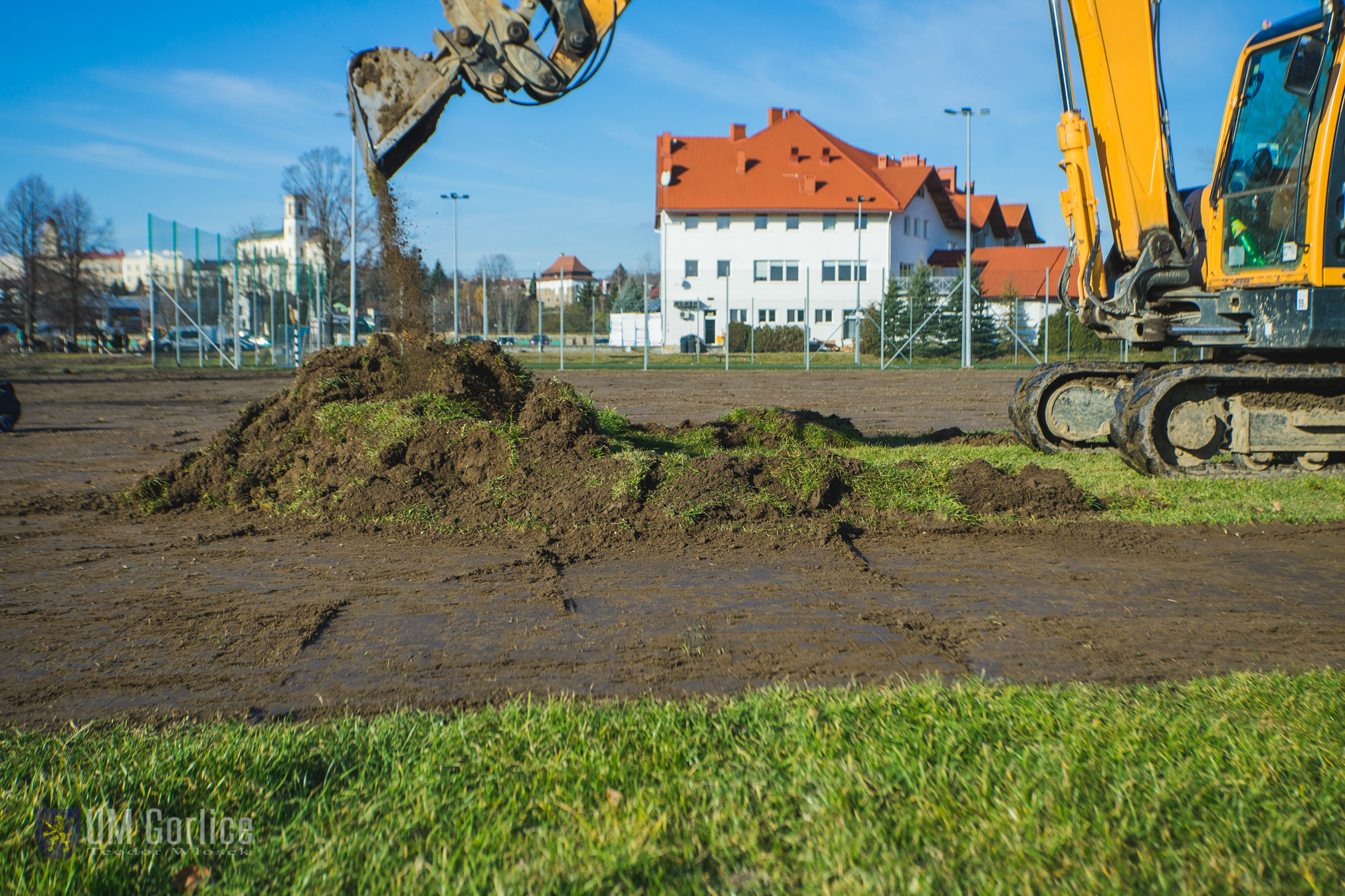 Prace ziemne na otwartym boisku na terenie Ośrodka Sportu i Rekreacji w Gorlicach