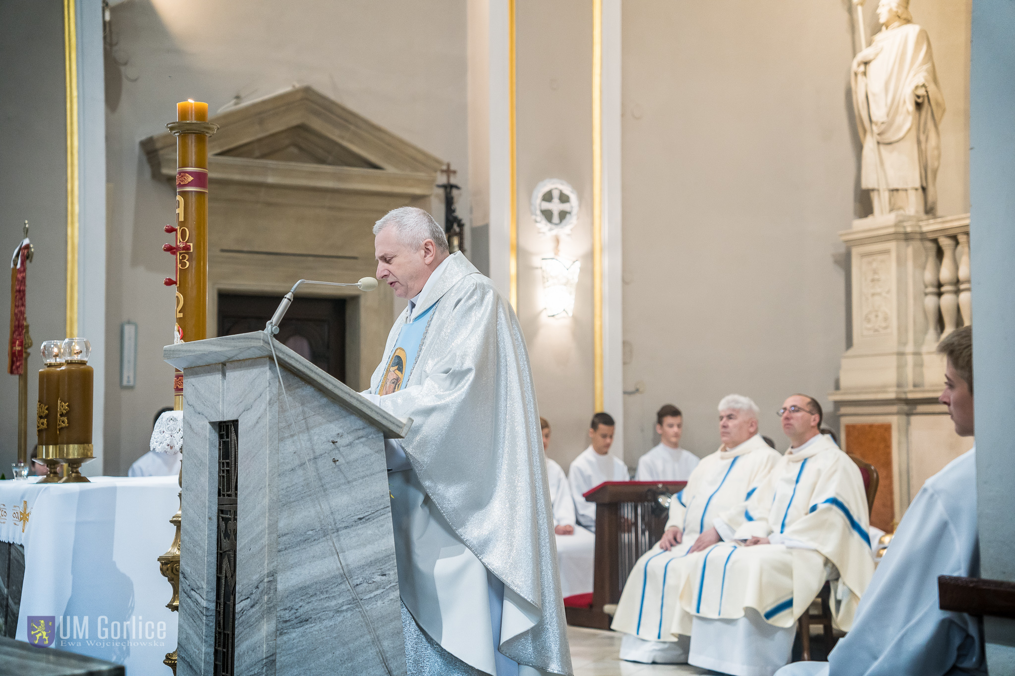 Proboszcz Parafii p.w. Narodzenia Najświętszej Maryi Panny ks. dziekan Stanisław Ruszel podczas Mszy za Ojczyznę