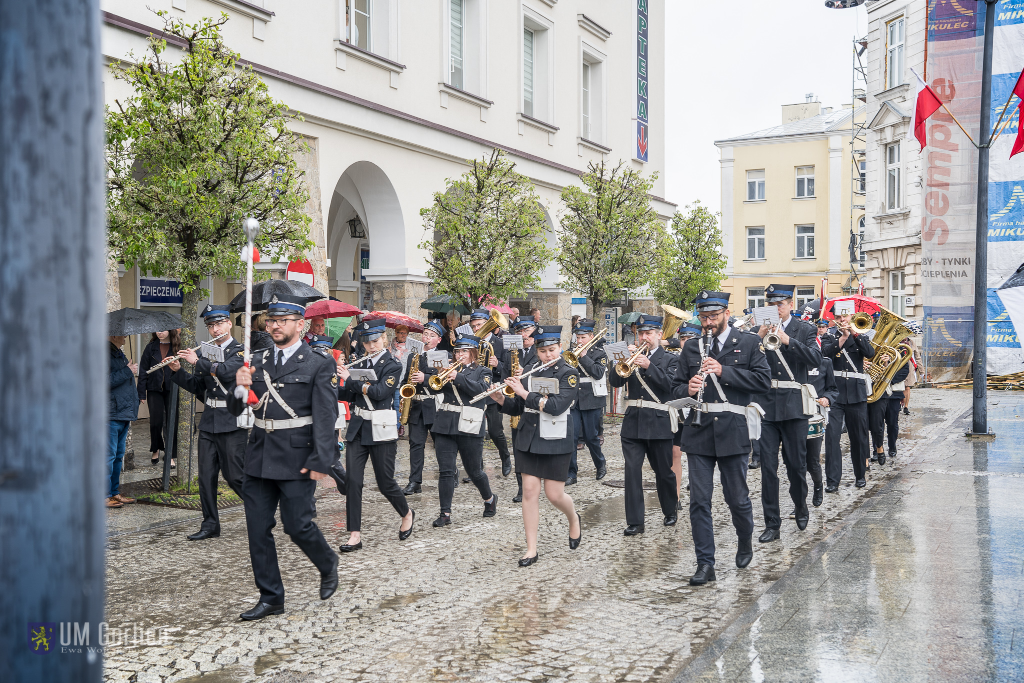 Przemarsz na gorlicki Rynek podczas obchodów Święta Konstytcji 3 Maja