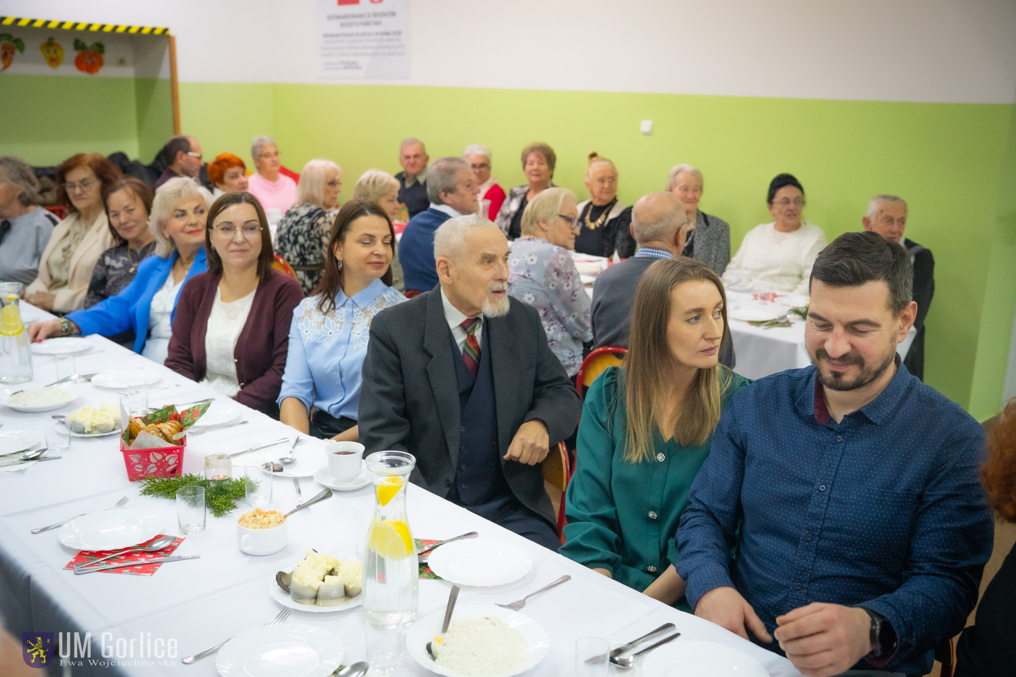 Goście podczas spotkania opłatkowego.