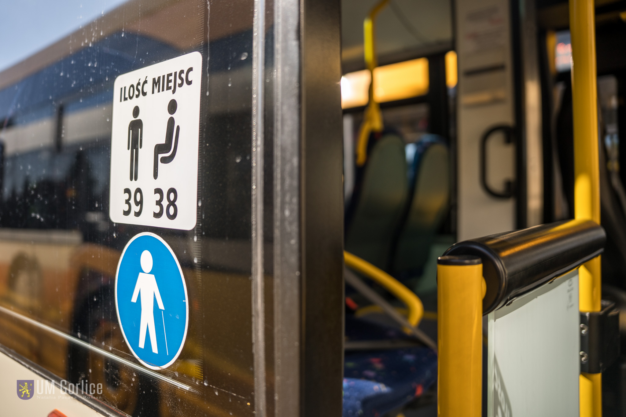 drzwi do autobusu MZK