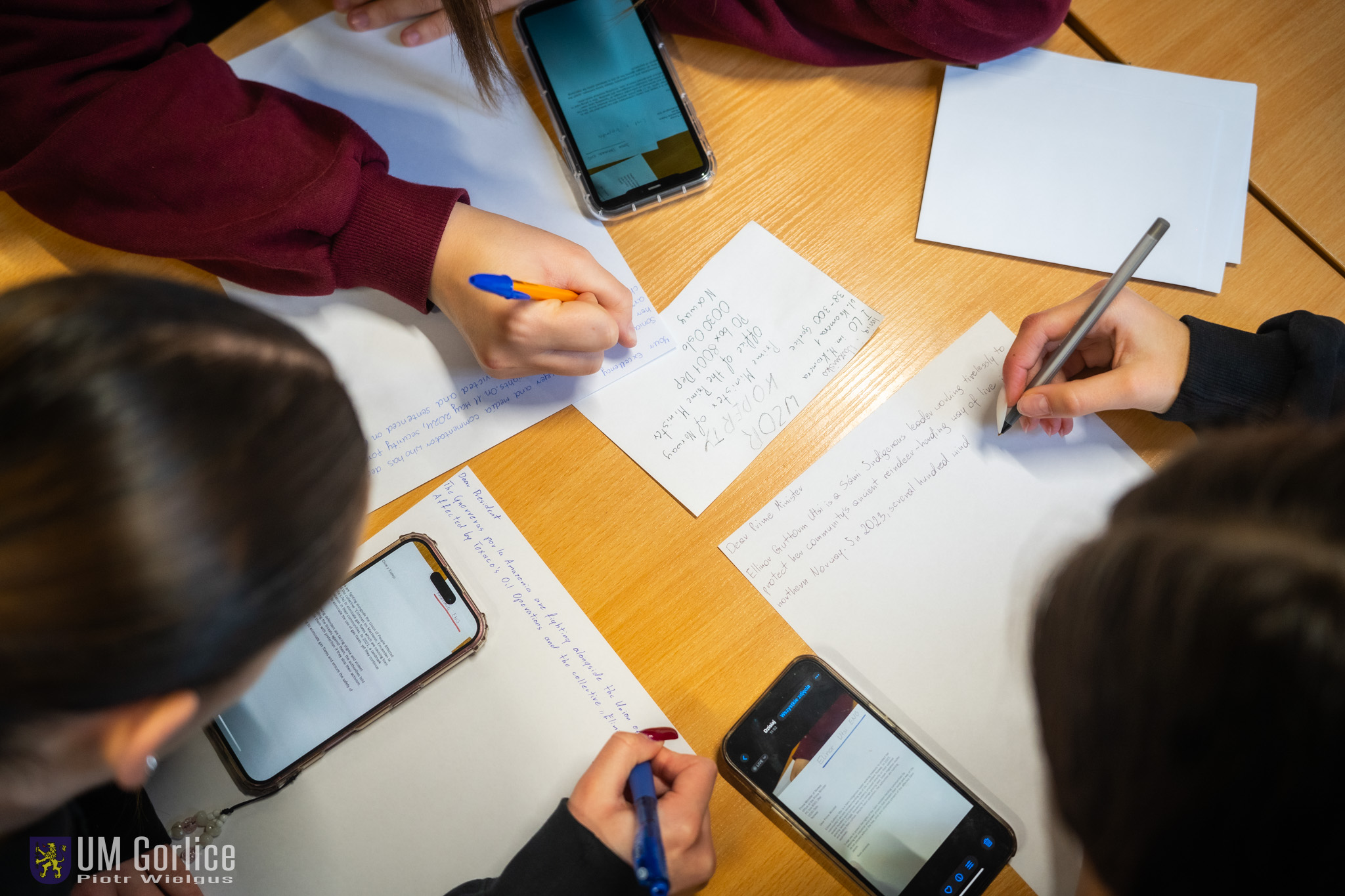 Uczestnicy maratonu pisania listów.