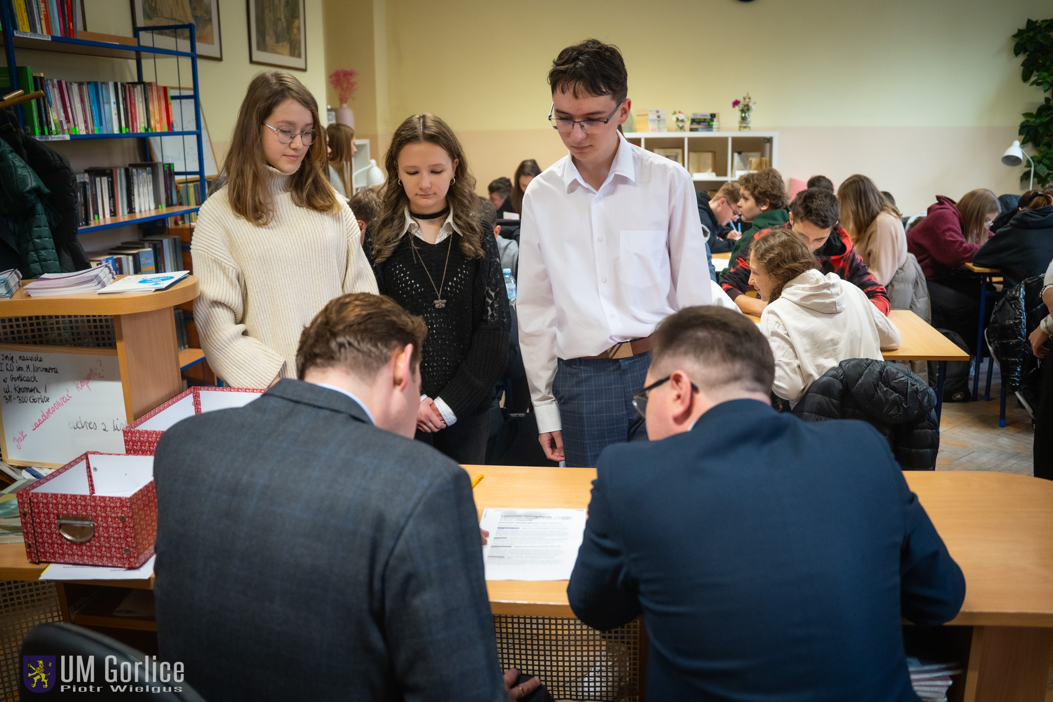 Uczestnicy maratonu pisania listów.