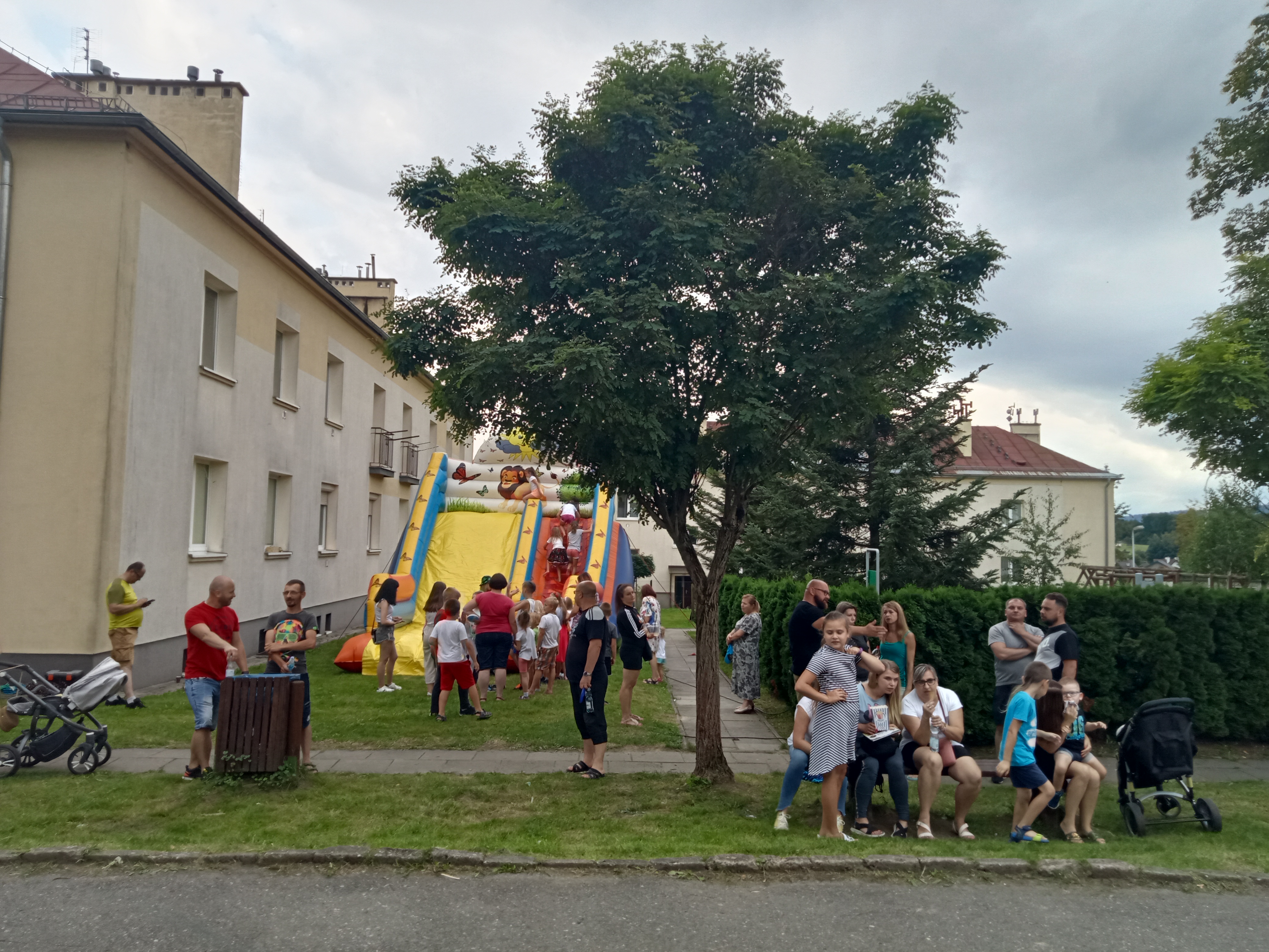 Atrakcje w czasie zabawy plenerowej Zarządu Osidela Nr 9