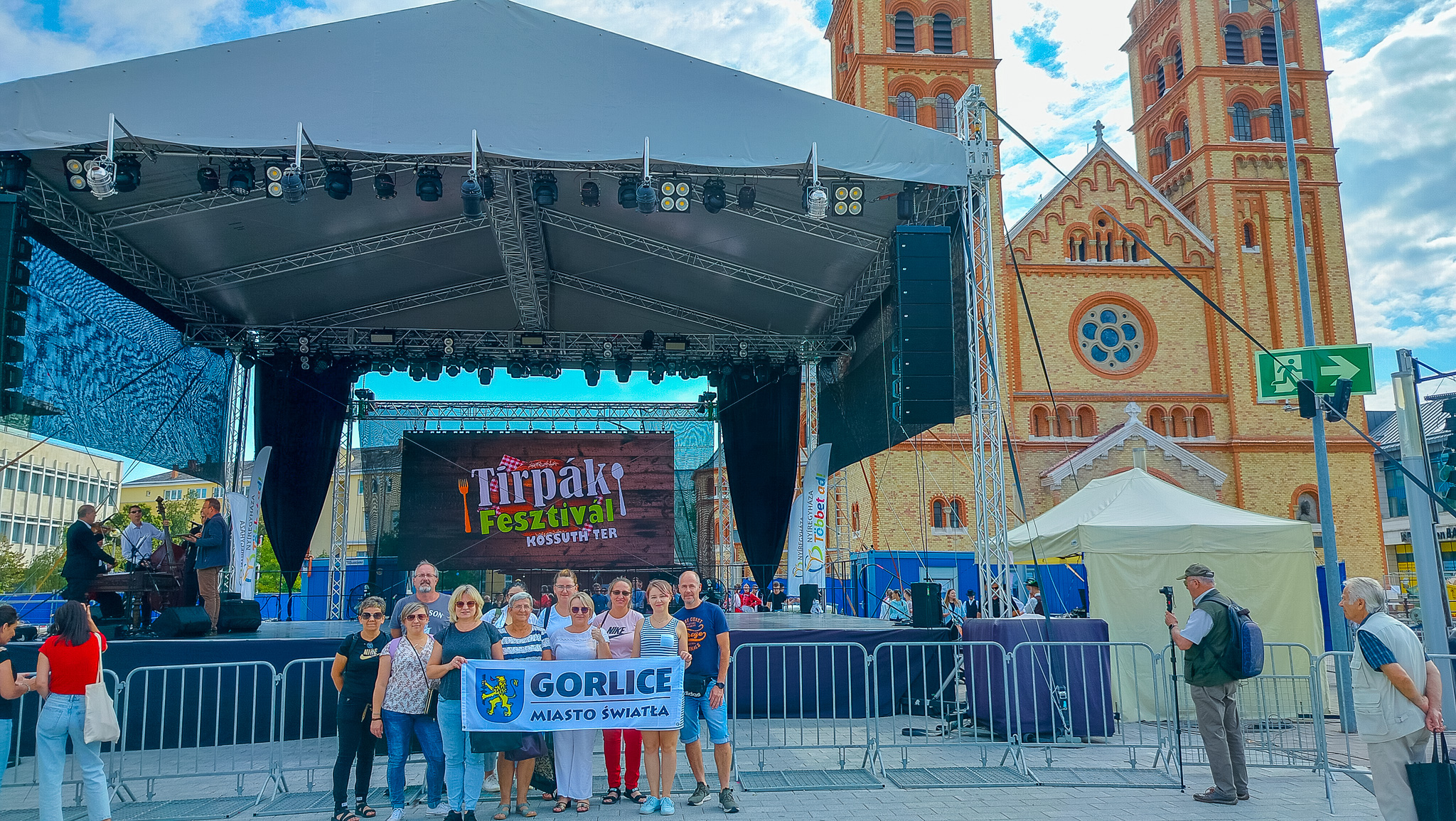 Uczestnicy wizyty studyjnej w Nyiregyhazie podzczas Tirpak Festivalu