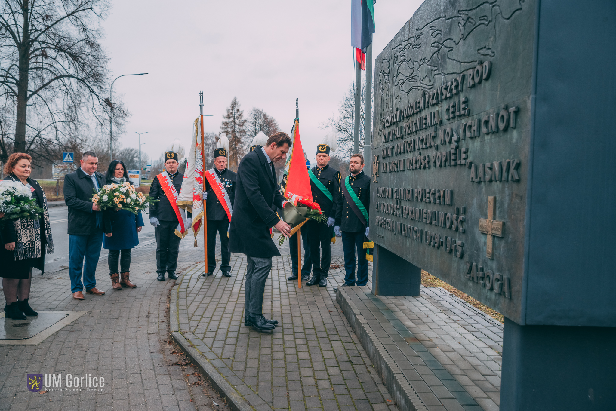Uroczystość pod tablicą